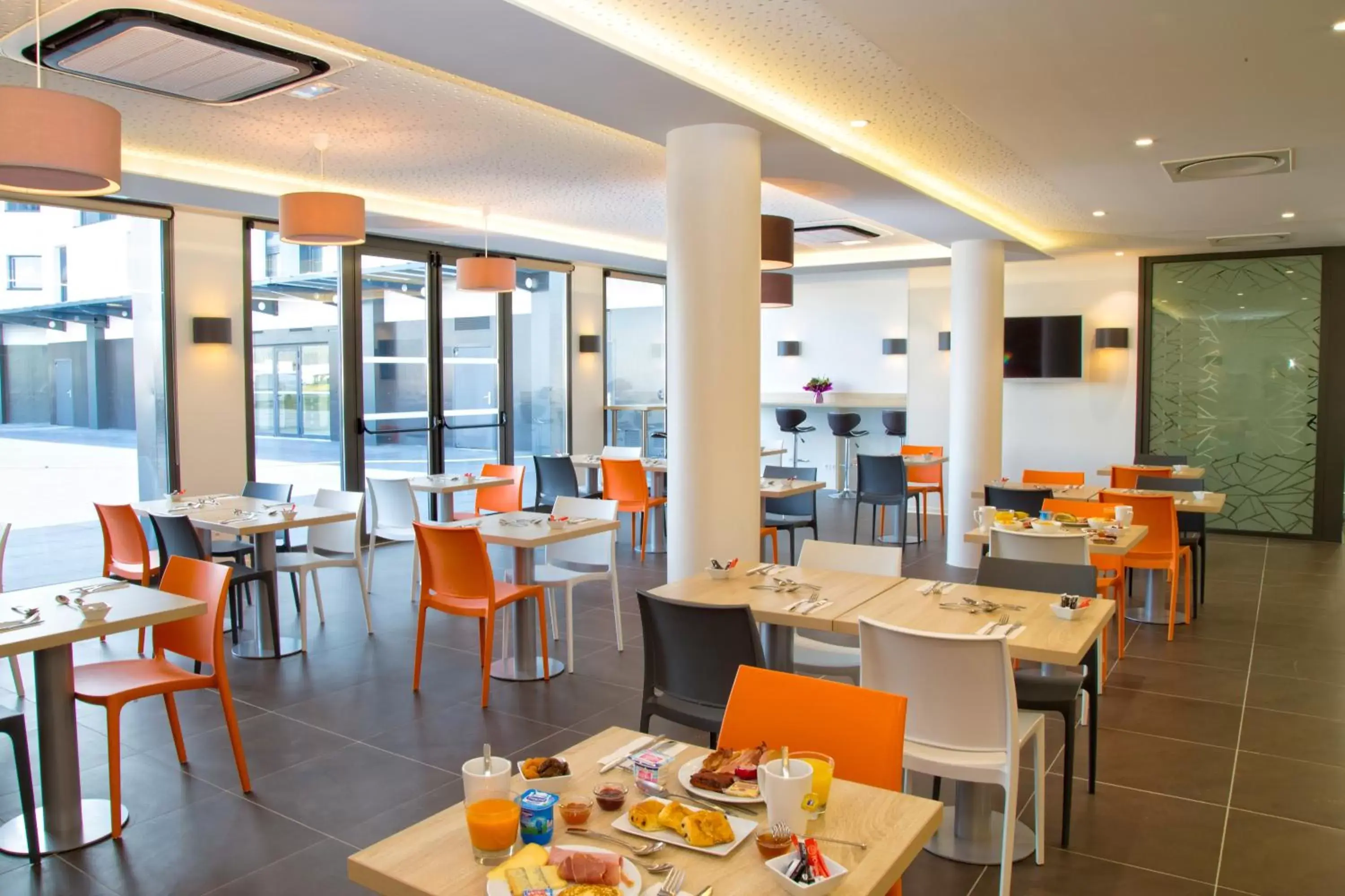 Restaurant/Places to Eat in All Suites Appart Hôtel Bordeaux Pessac