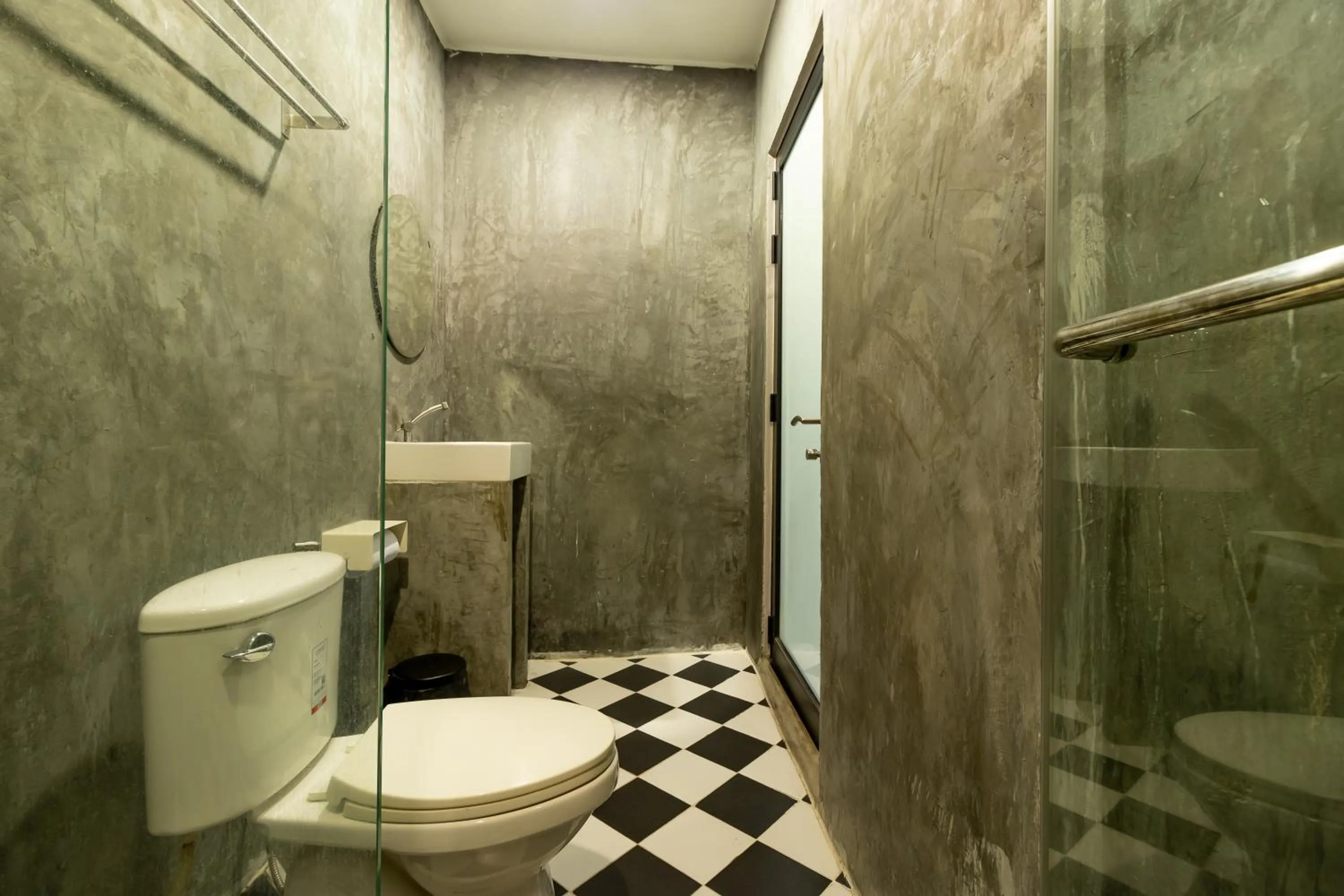 Bathroom in The Secret Service