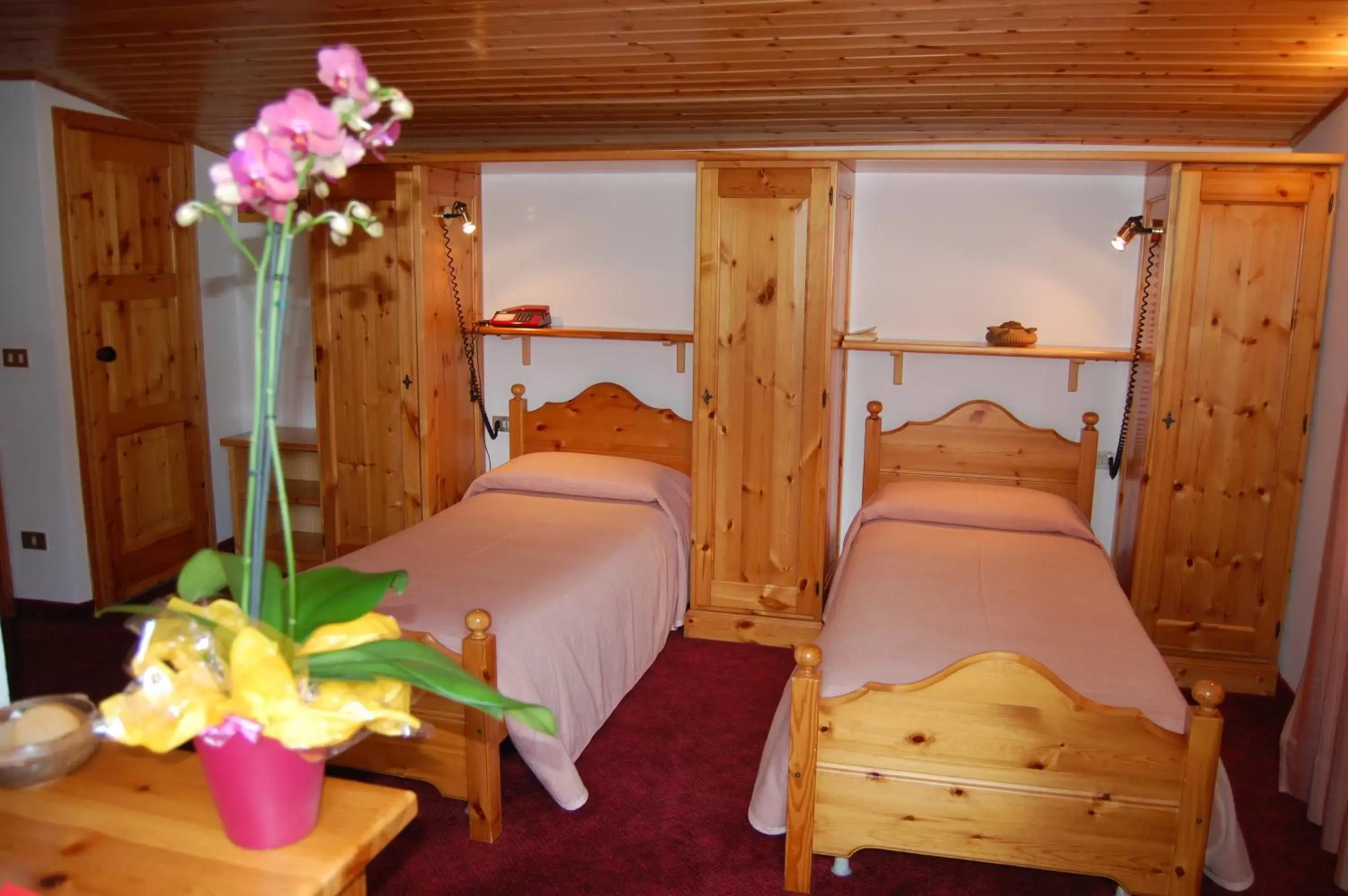 Photo of the whole room, Bed in Hotel Des Glaciers