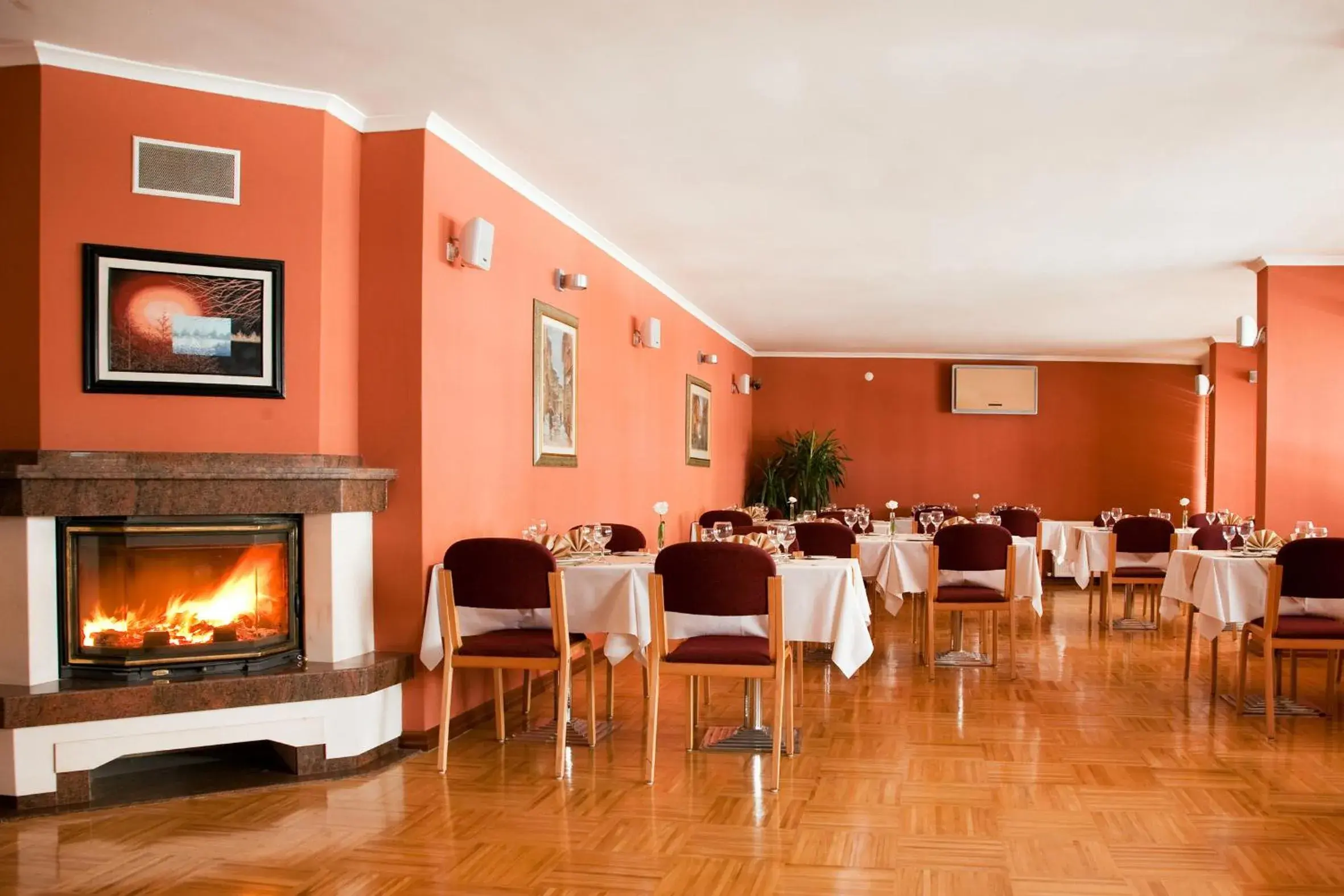 Restaurant/places to eat in Hotel Tunali