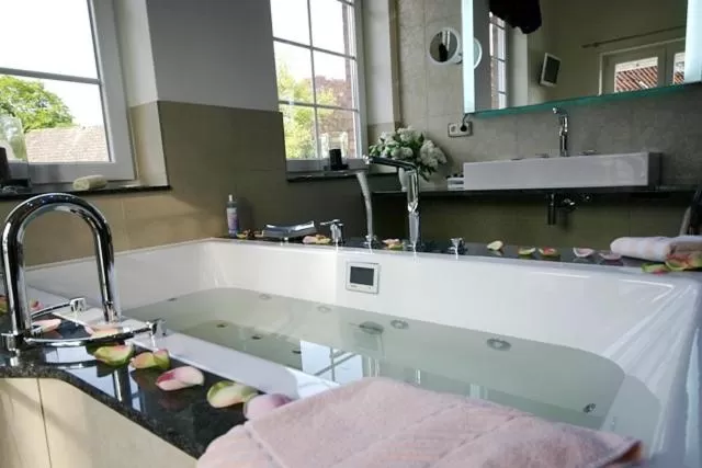 Bathroom in Rüter's Hotel & Restaurant