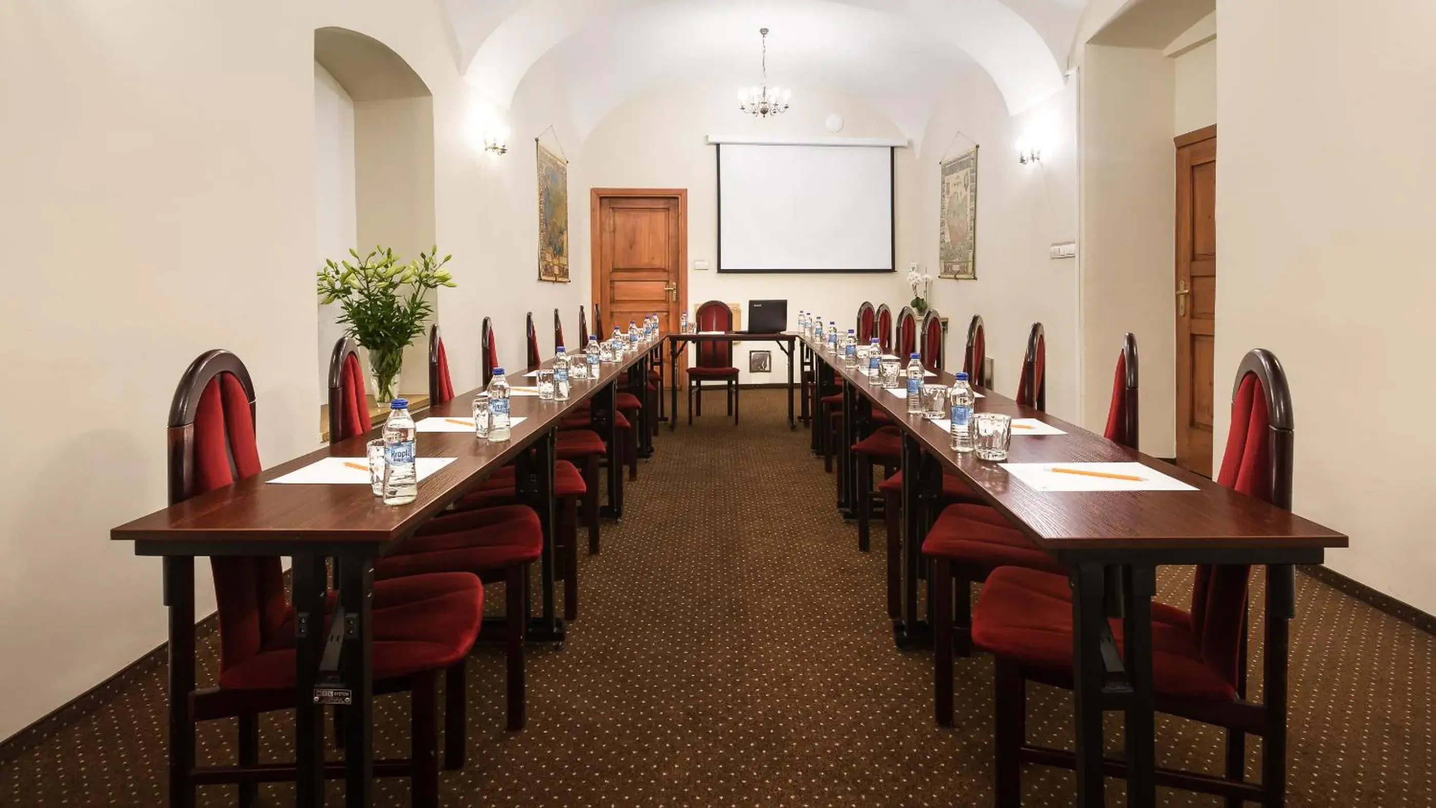 Business facilities, Business Area/Conference Room in Hotel Wit Stwosz