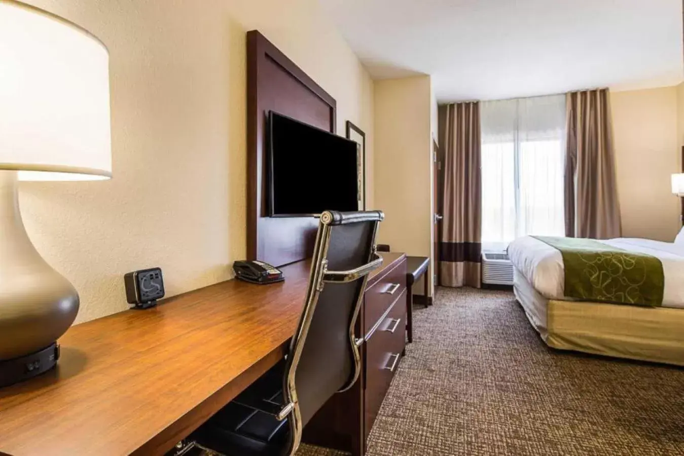 Photo of the whole room, TV/Entertainment Center in Comfort Suites Greenville South