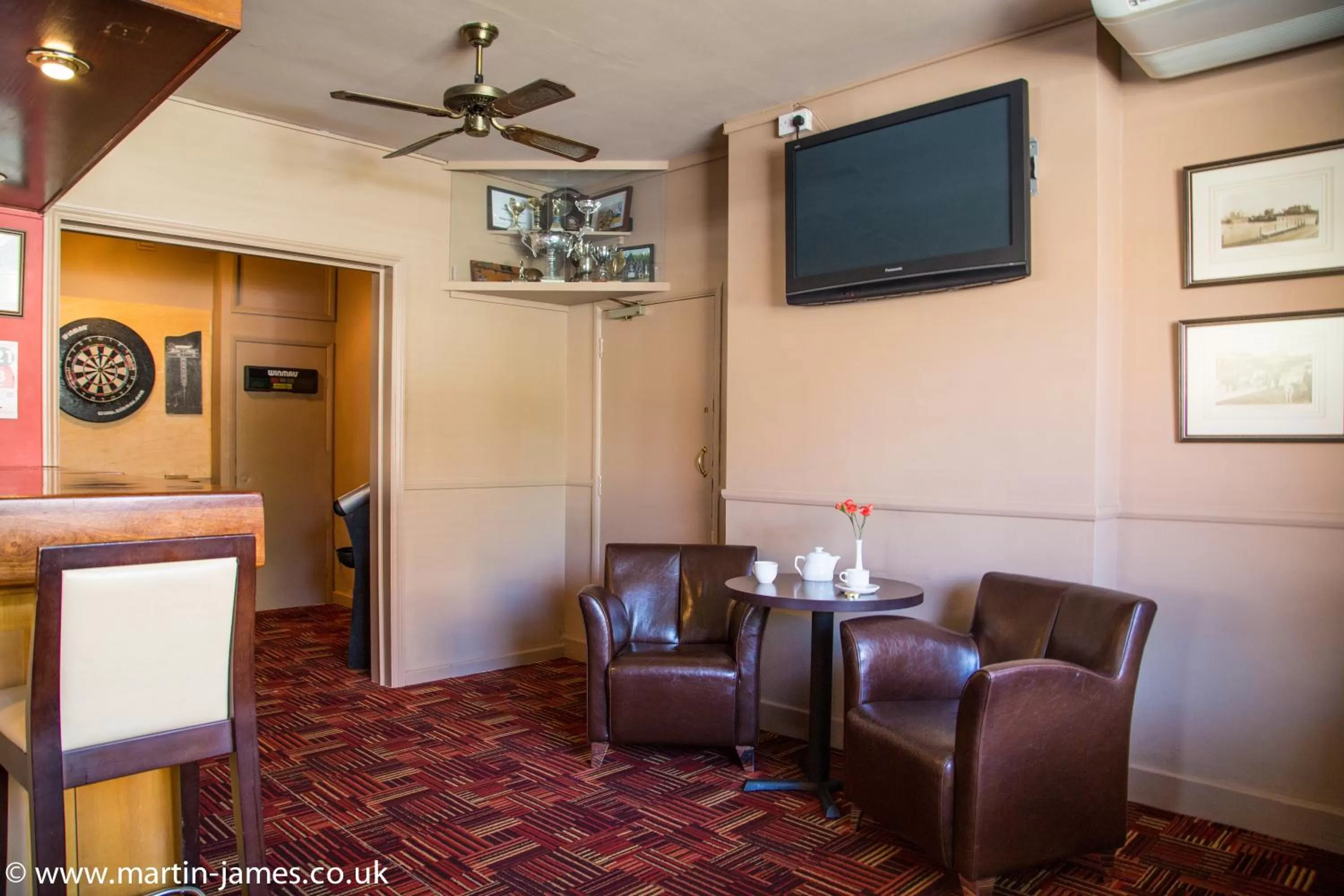Lounge or bar, Seating Area in Best Western Brook Hotel
