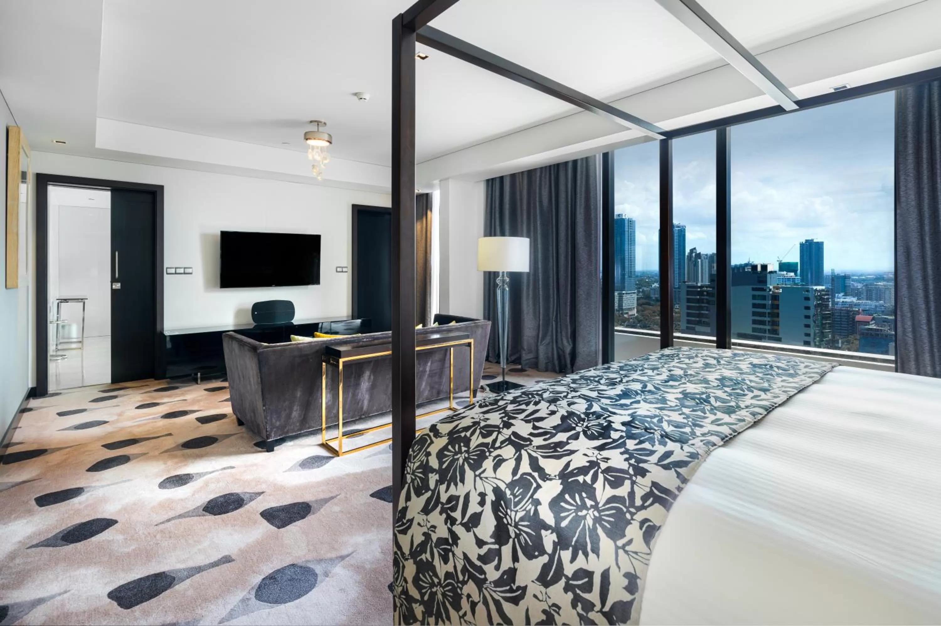 Bed in Mövenpick Hotel Colombo