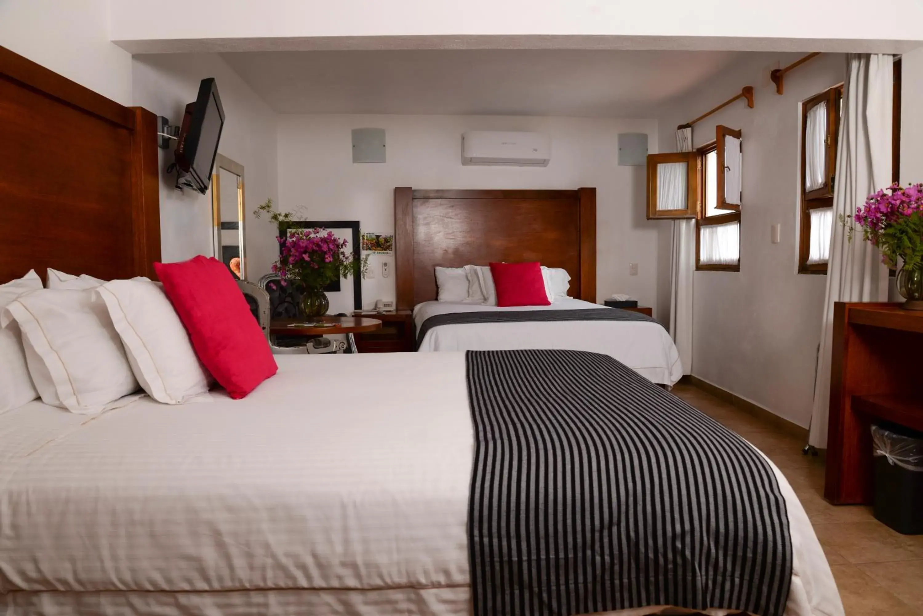 Photo of the whole room, Bed in El Serafin Hotel Boutique