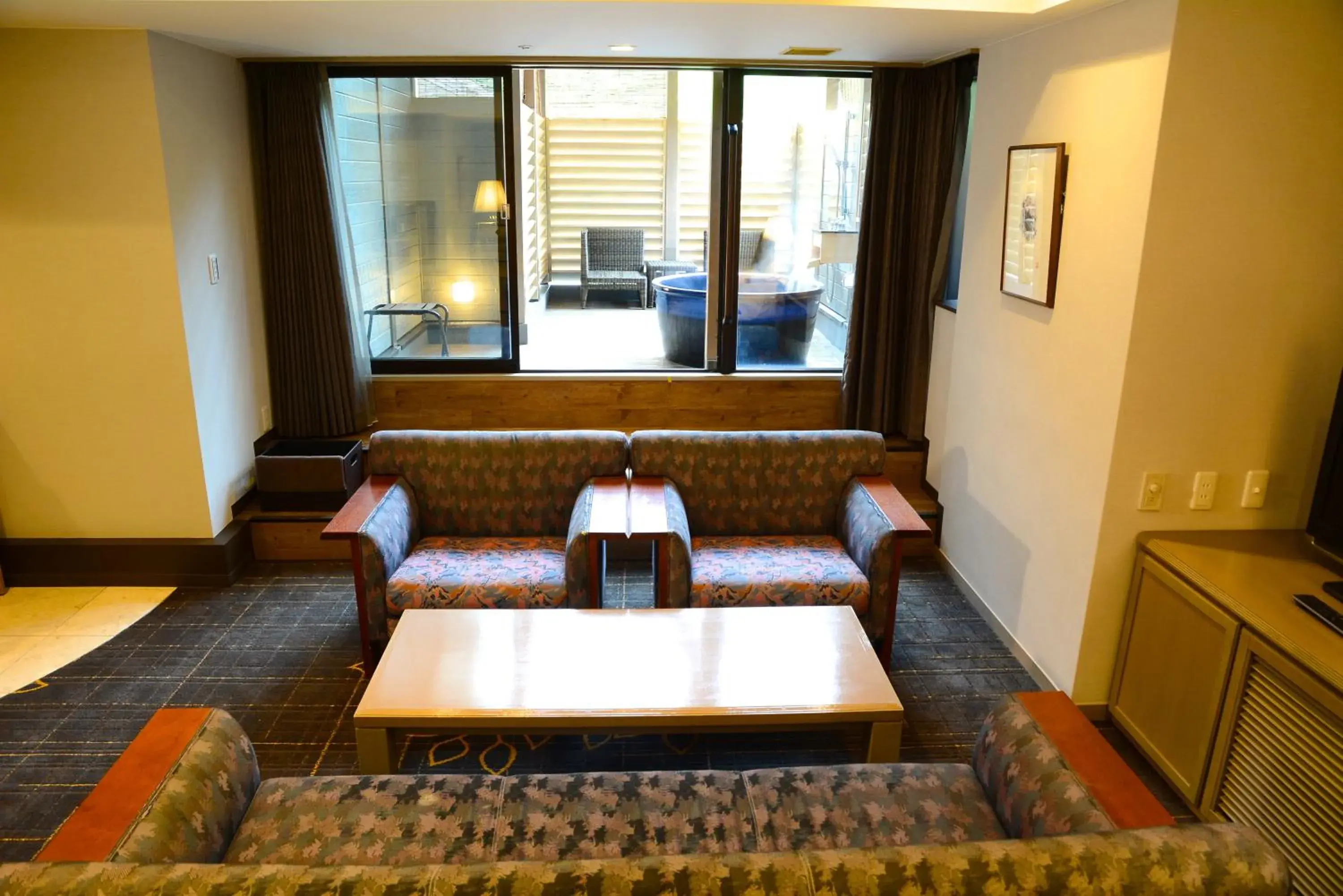 Photo of the whole room, Seating Area in Karuizawakurabu Hotel 1130 Hewitt Resort
