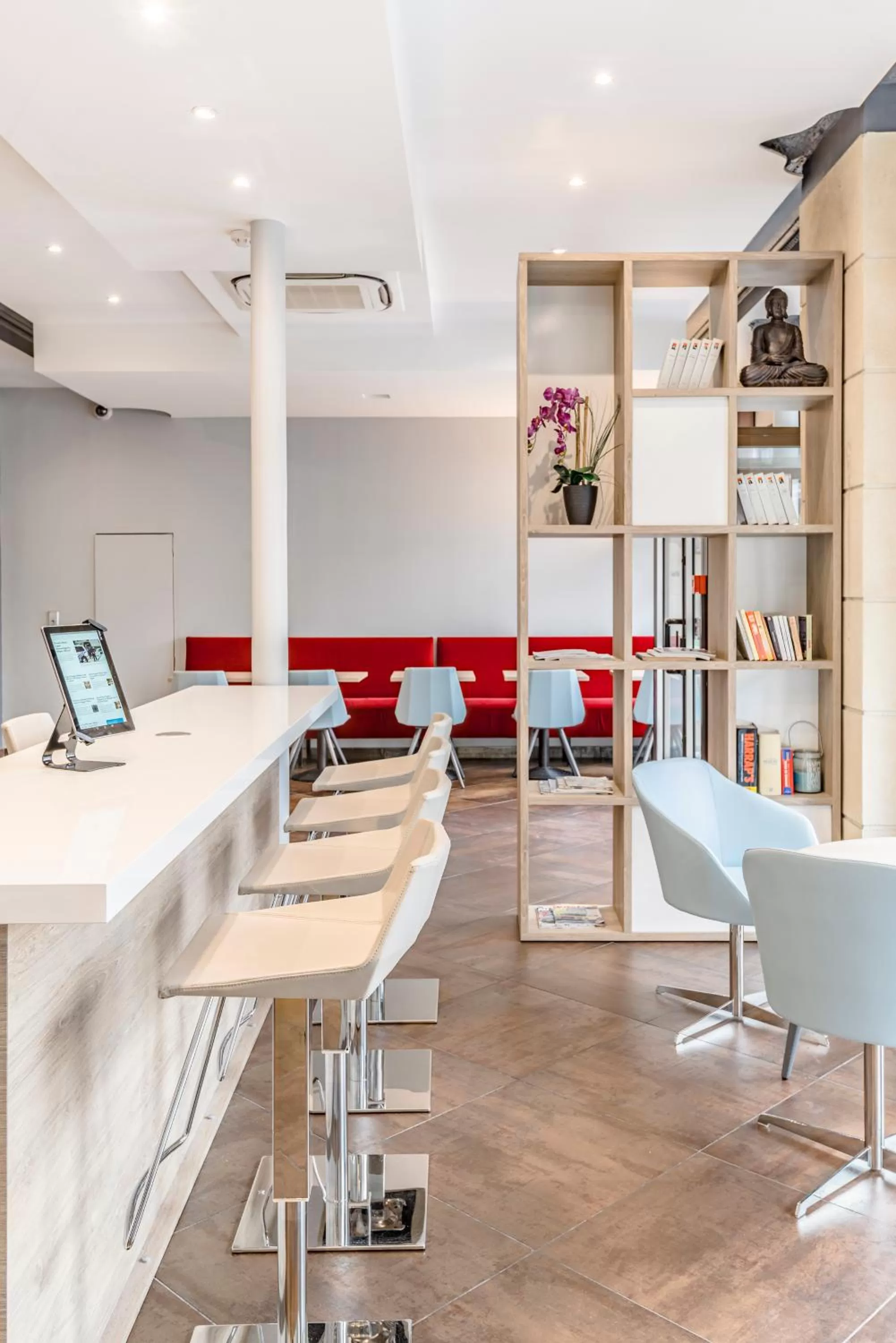 Lounge or bar in Grand Hôtel Clichy Paris