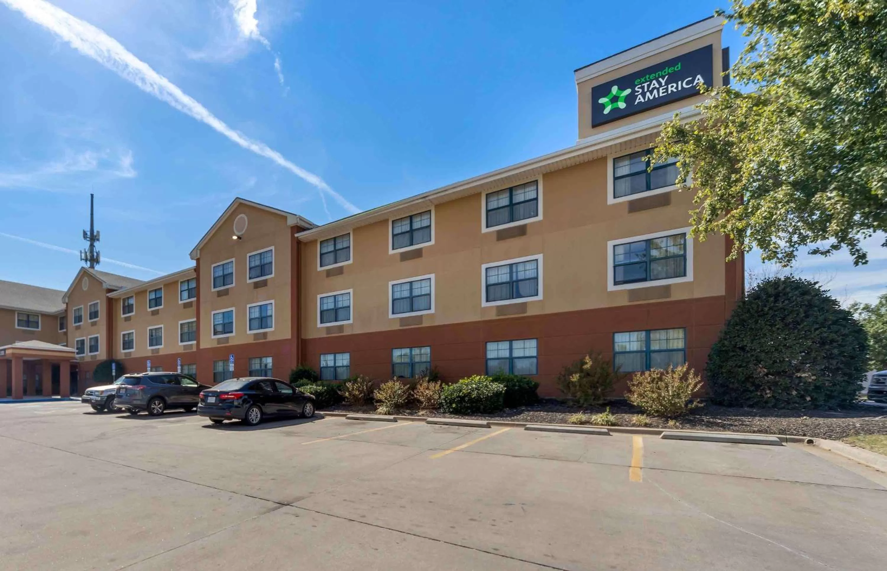 Property building in Extended Stay America Suites - Oklahoma City - NW Expressway