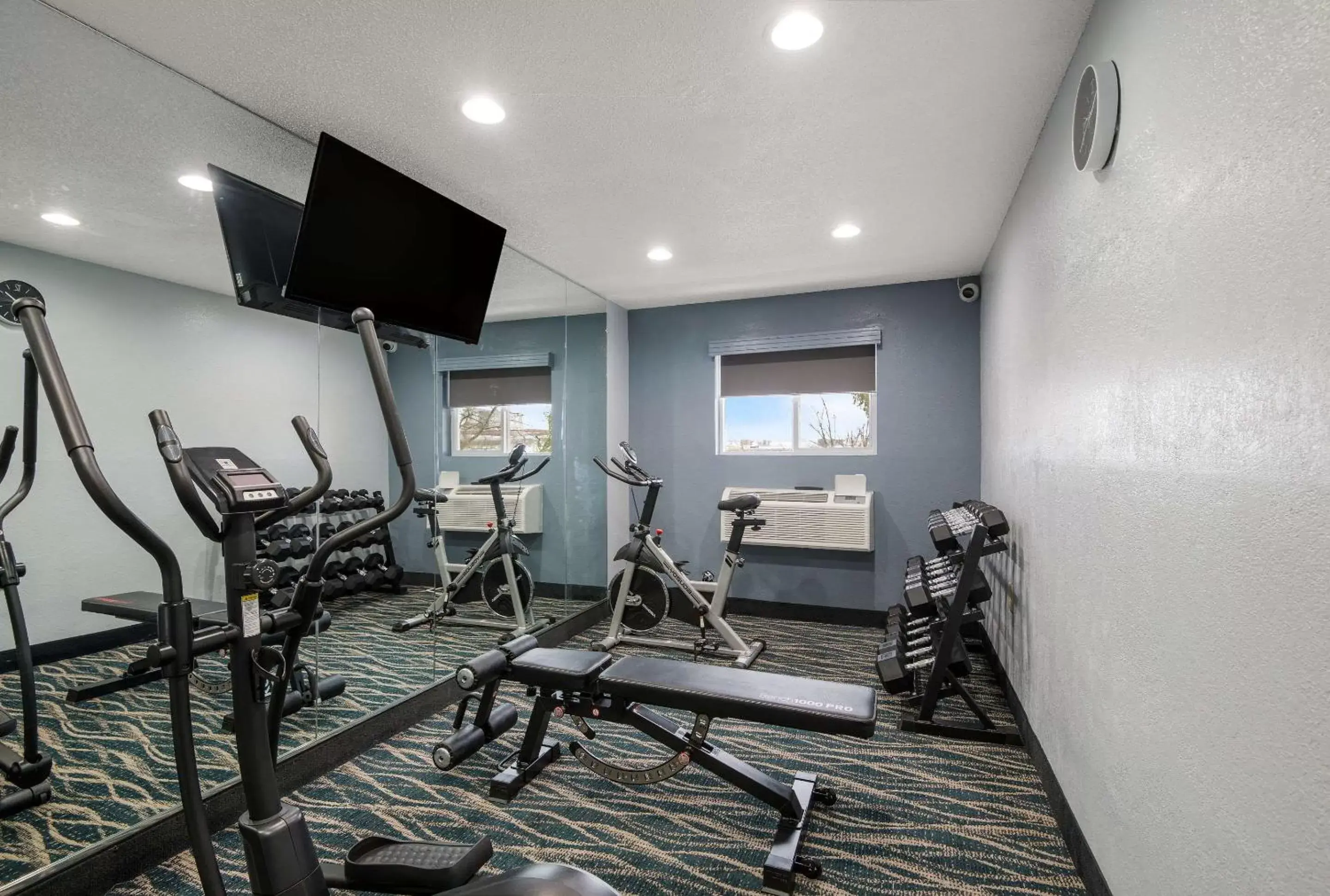 Fitness centre/facilities, Fitness Center/Facilities in Super 8 by Wyndham Oneida Verona