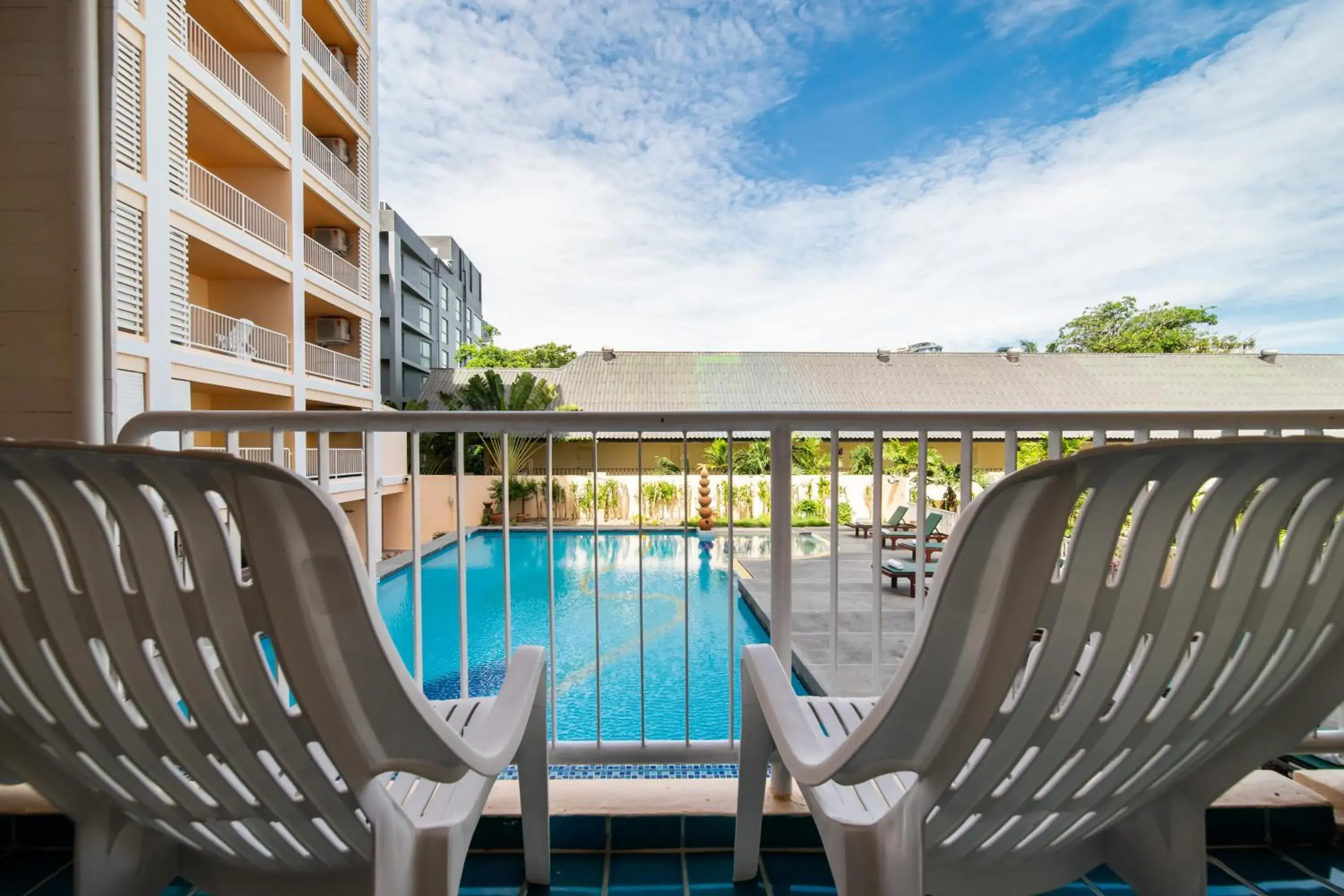 Balcony/Terrace, Pool View in Best Bella Pattaya