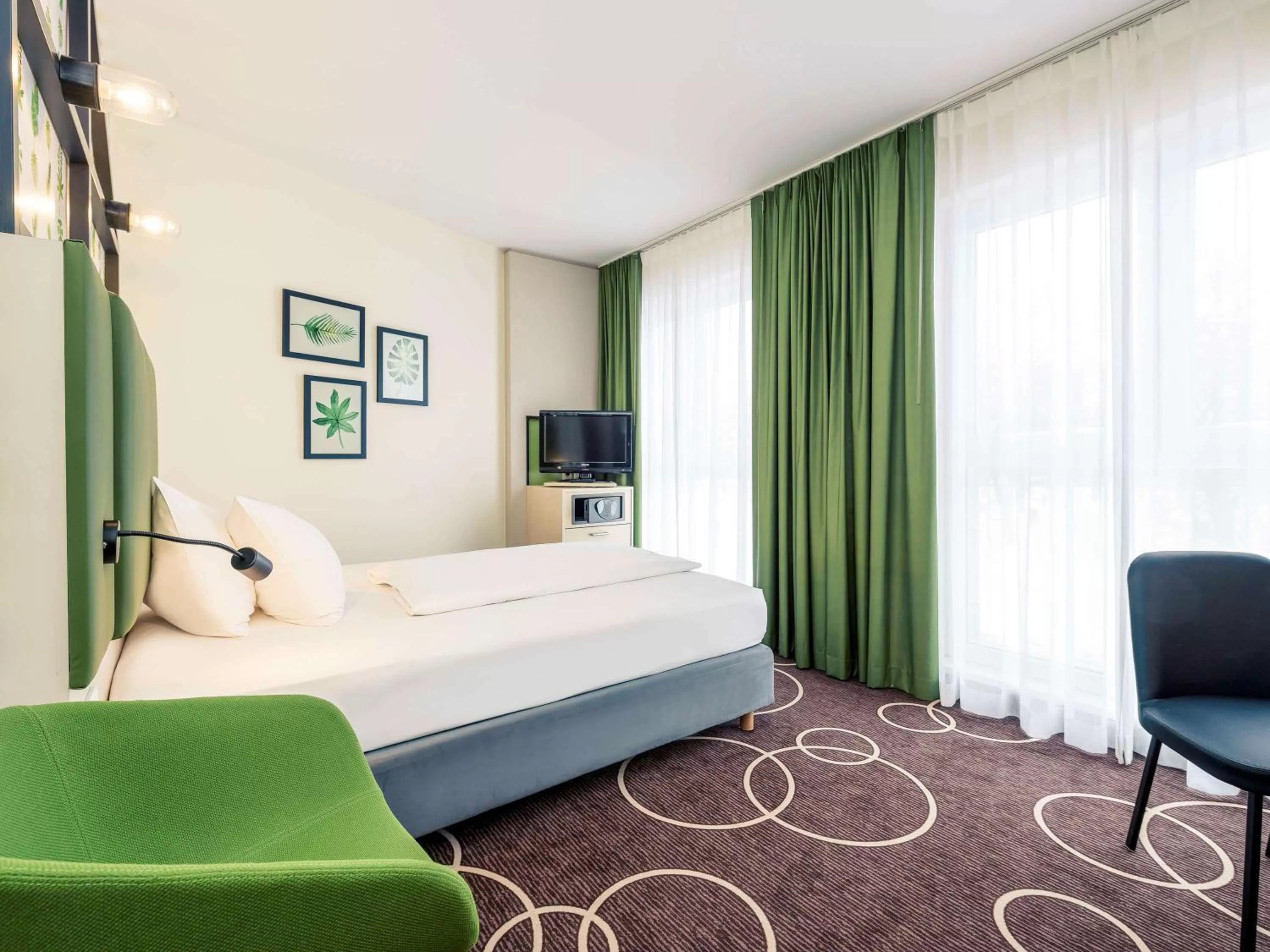 Photo of the whole room, Bed in Mercure Hotel Hannover Mitte