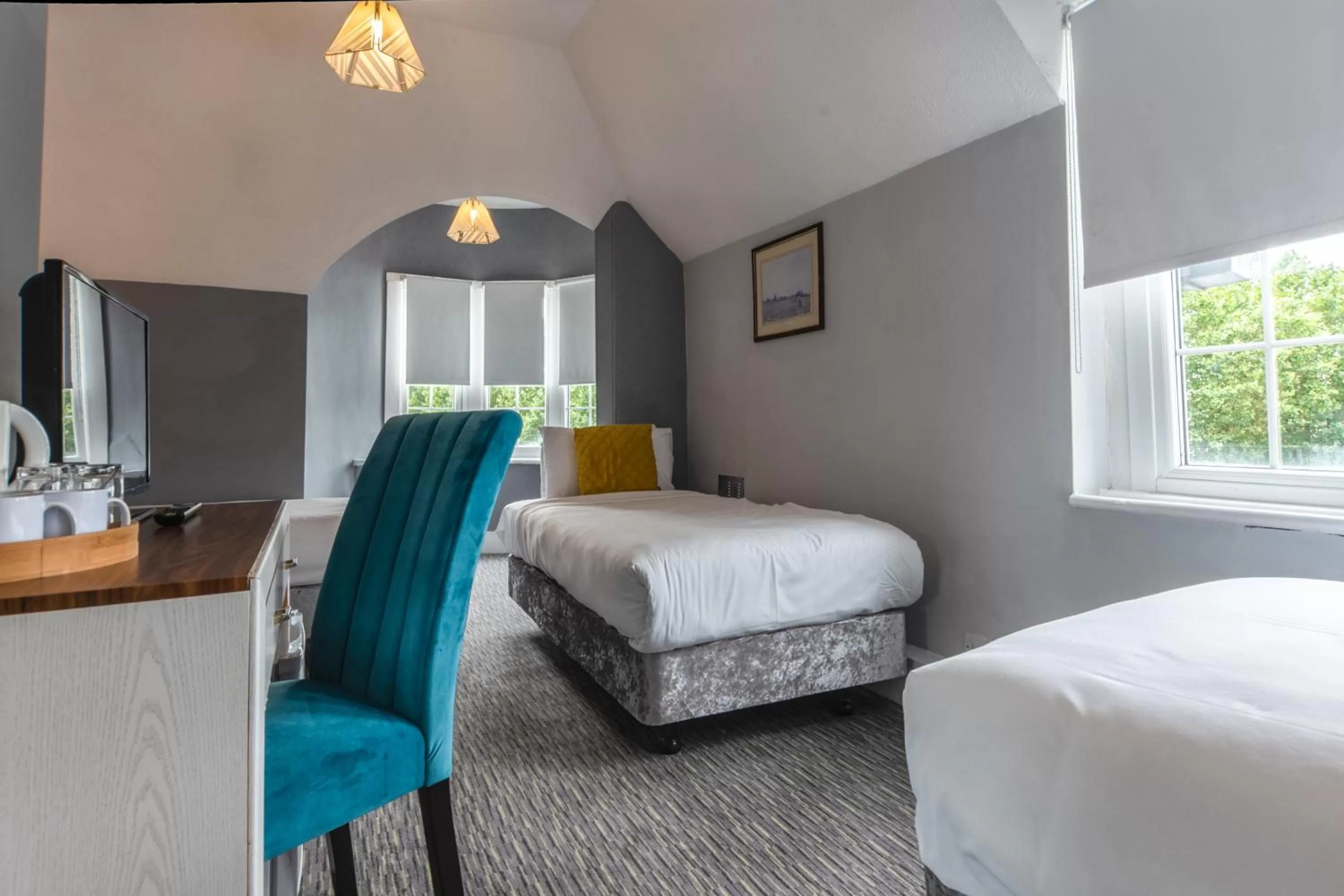 Bedroom, Bed in Plough Hotel