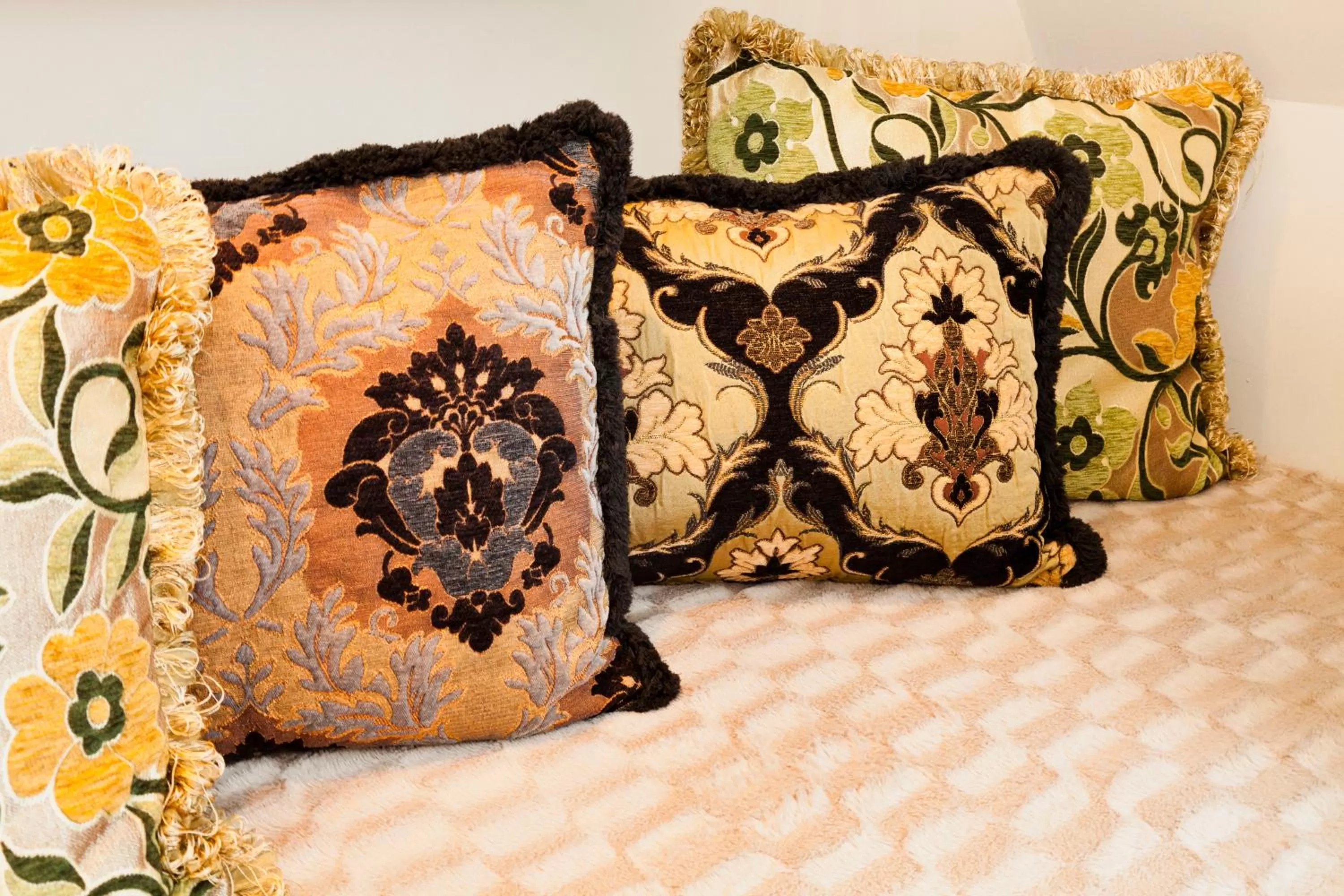 Other in Hotel Diamonds and Pearls