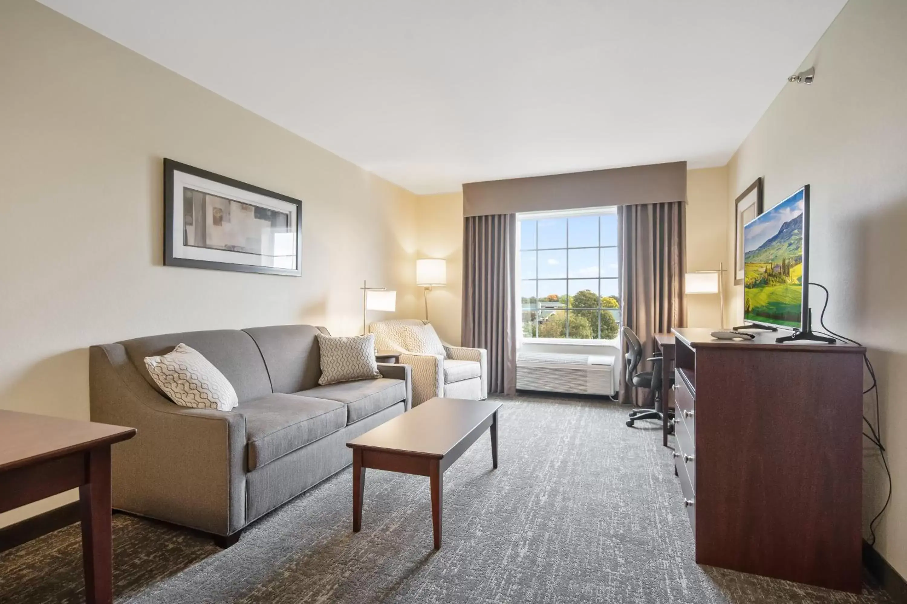 Living room, Seating Area in Cobblestone Hotel & Suites - Austin