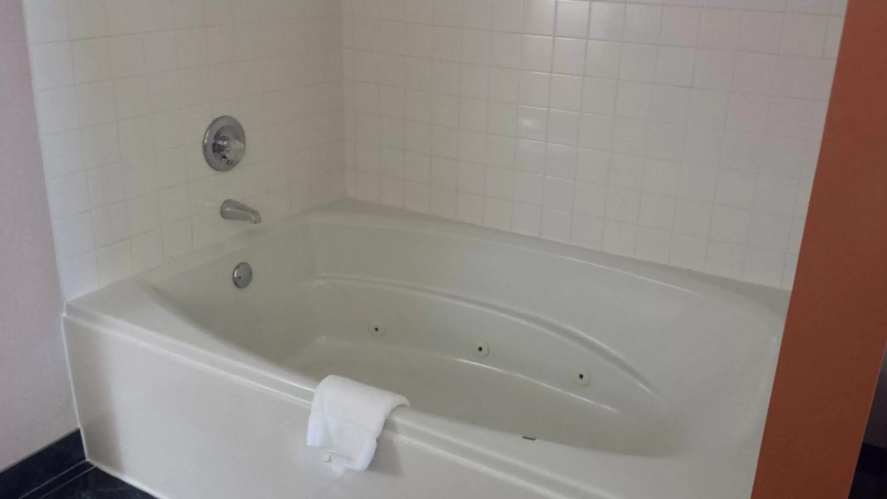 Bathroom in Days Inn by Wyndham Harrison Bathroom in Days Inn by Wyndham Harrison