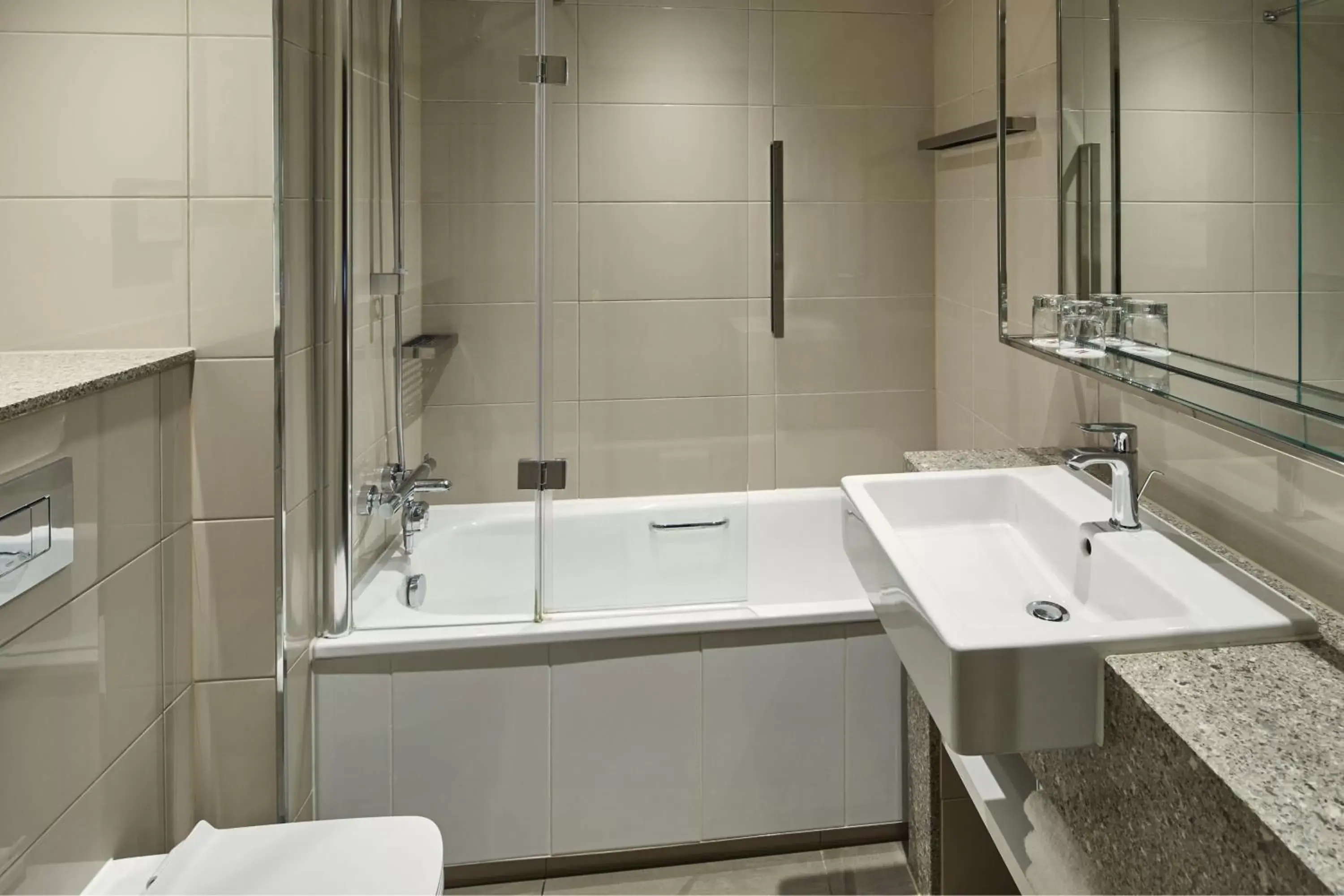Bathroom in London Marriott Hotel Regents Park