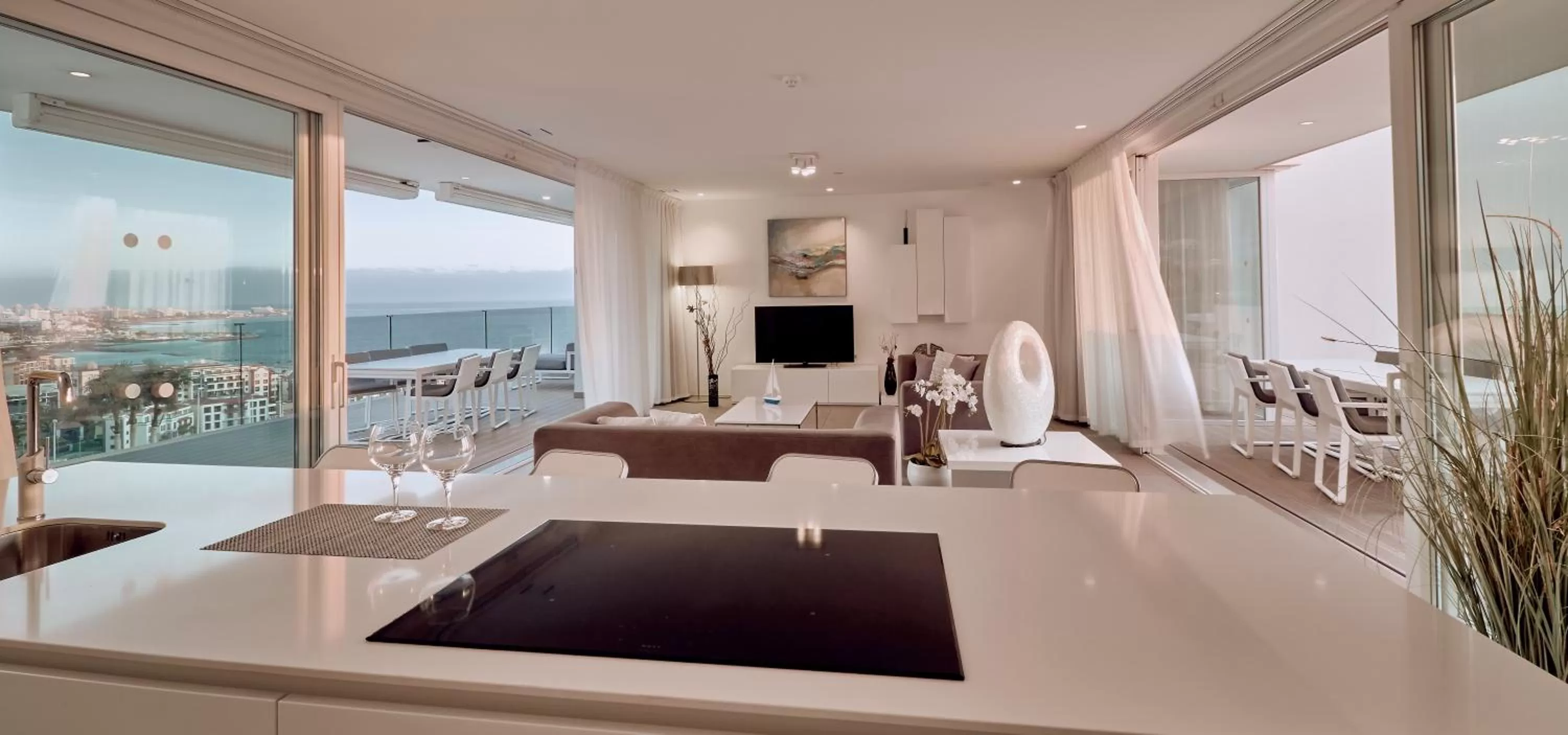 Serenity Allegra 2 bedroom Suite with hot tub and sea view in Hotel Baobab Suites