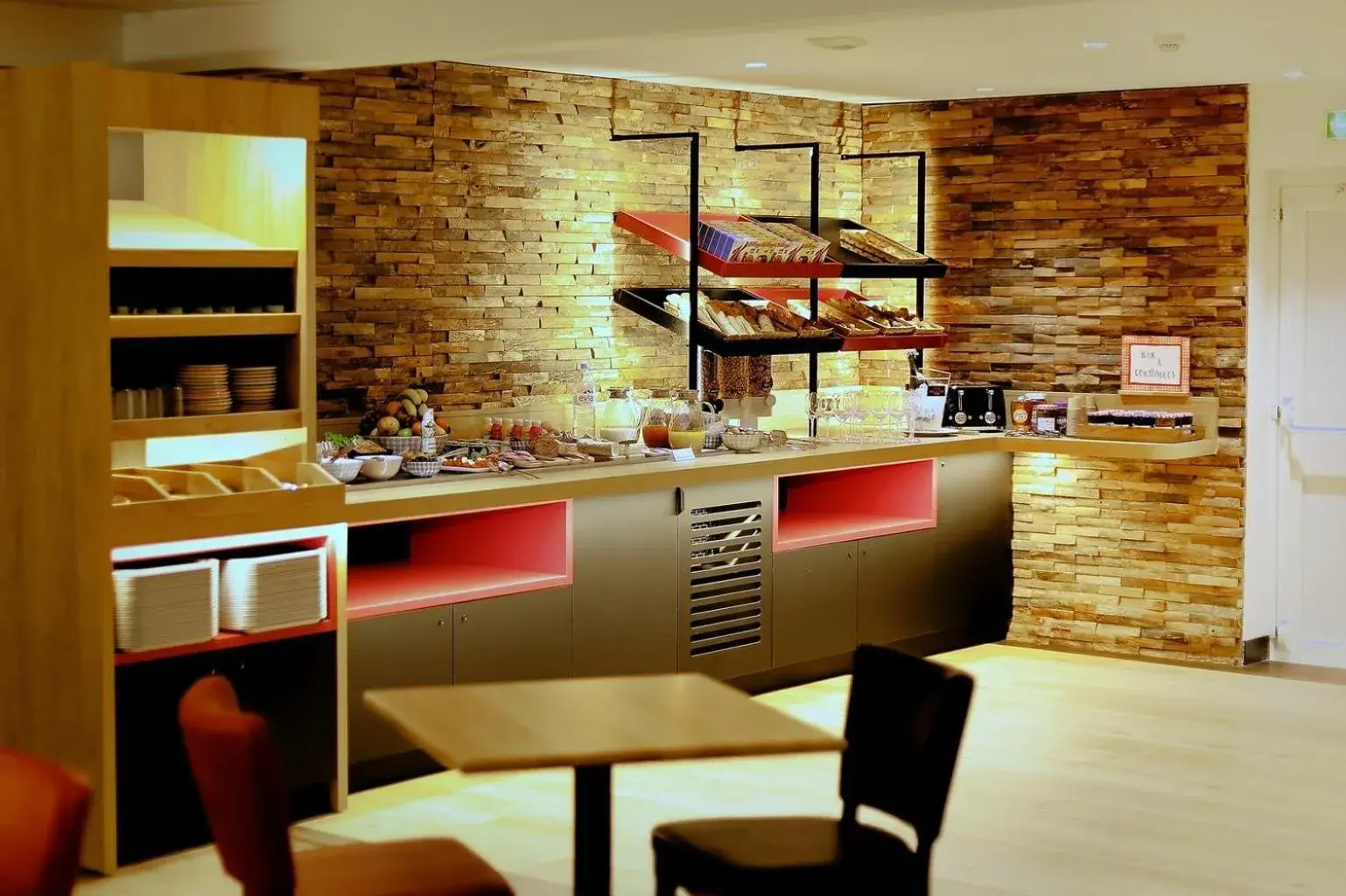 Buffet breakfast, Kitchen/Kitchenette in LE M HOTEL & SPA HONFLEUR