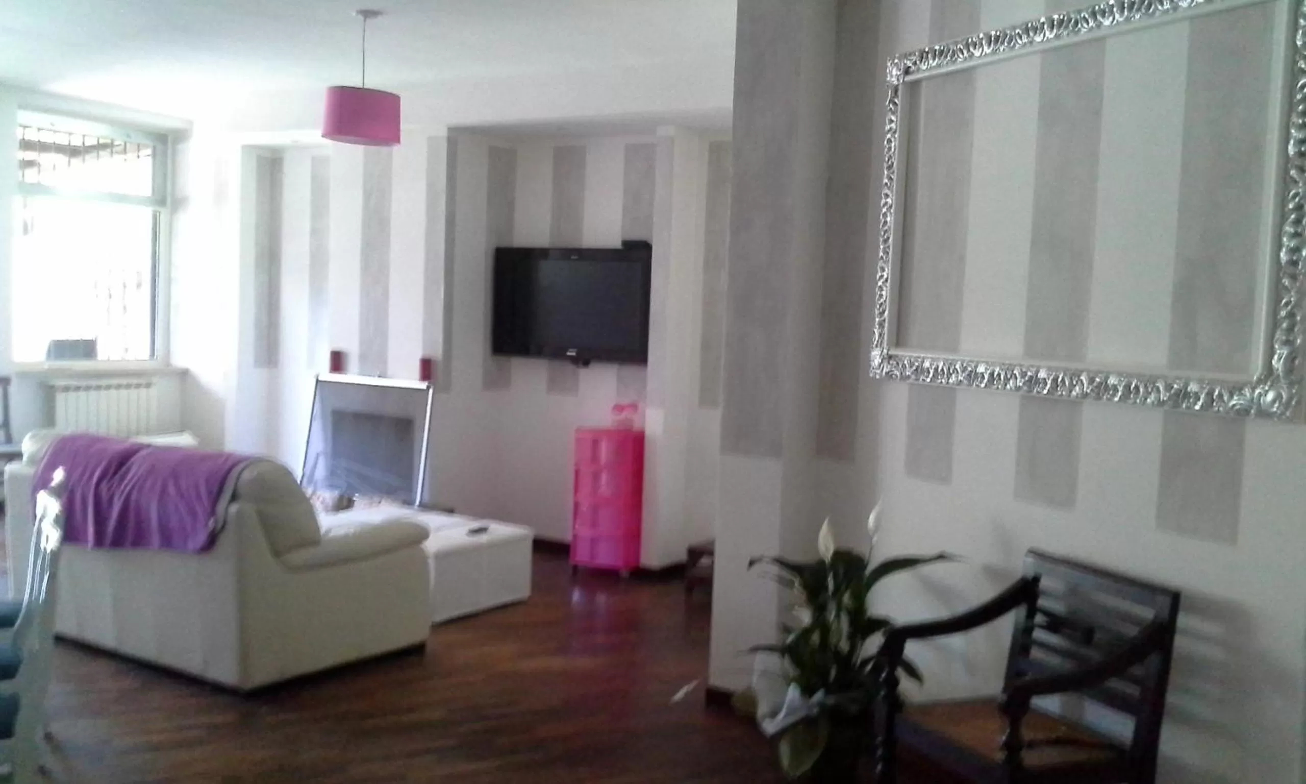 Day, Seating Area in A57