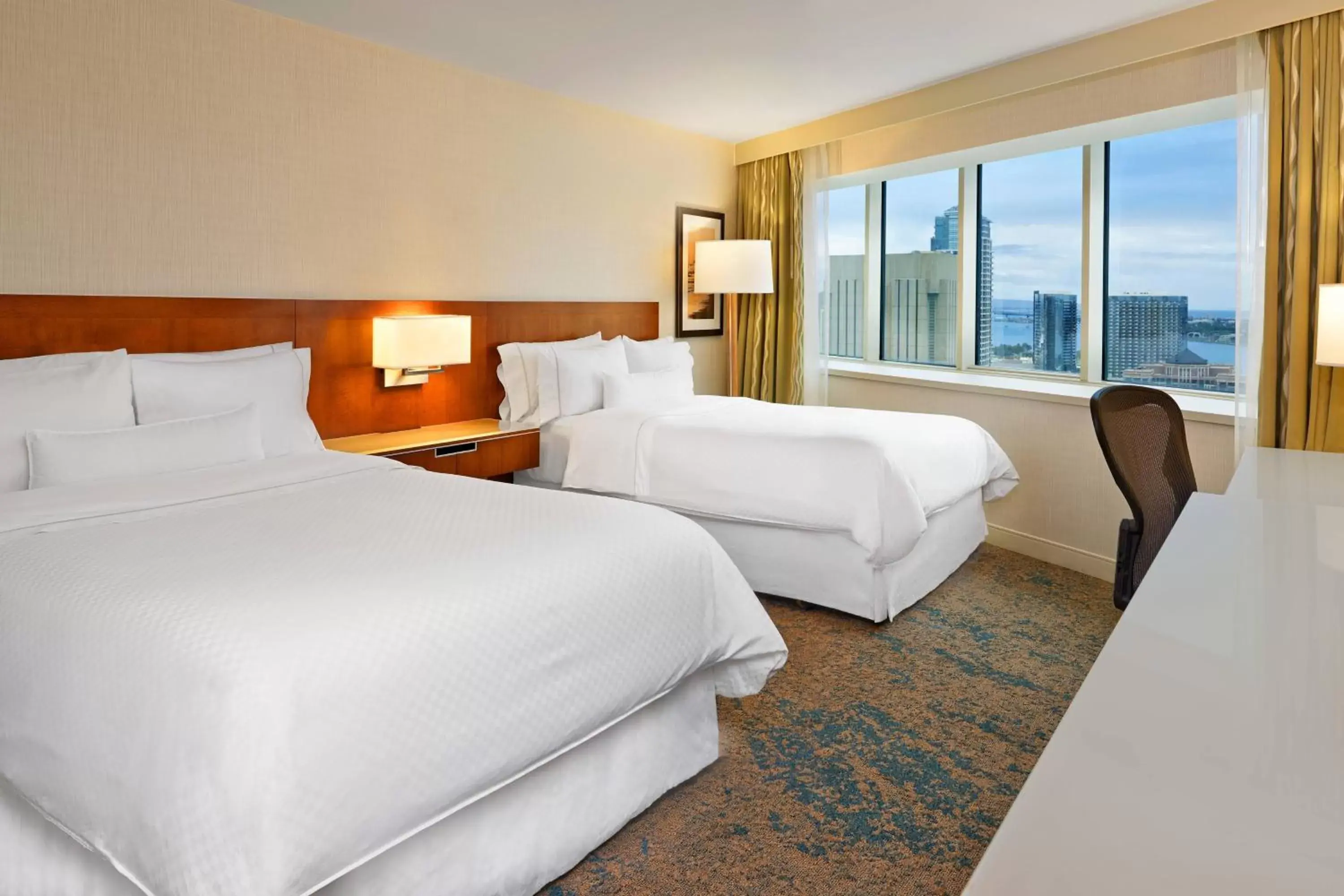 Photo of the whole room, Bed in The Westin San Diego Bayview