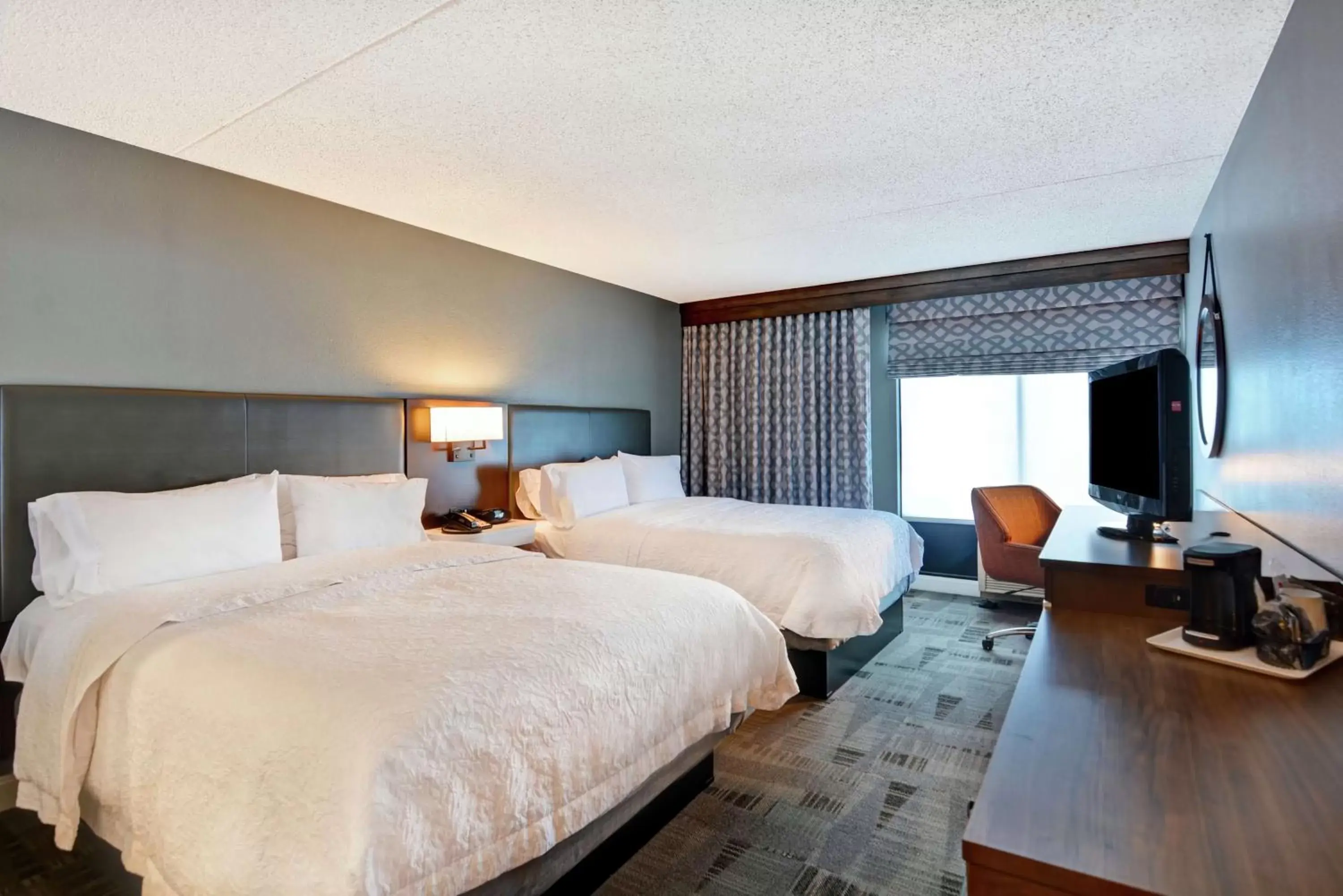 Bedroom, Bed in Hampton Inn Cincinnati Airport South