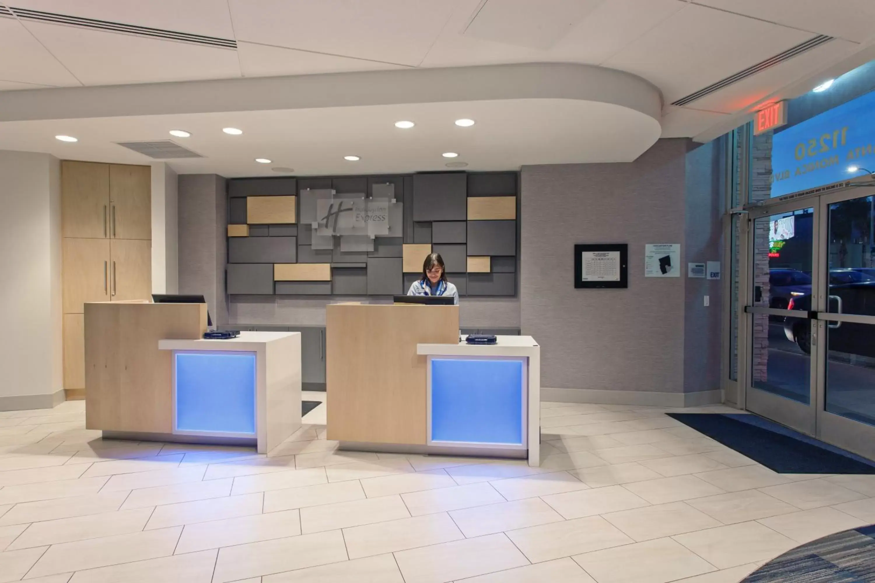Property building, Lobby/Reception in Holiday Inn Express West Los Angeles, an IHG Hotel