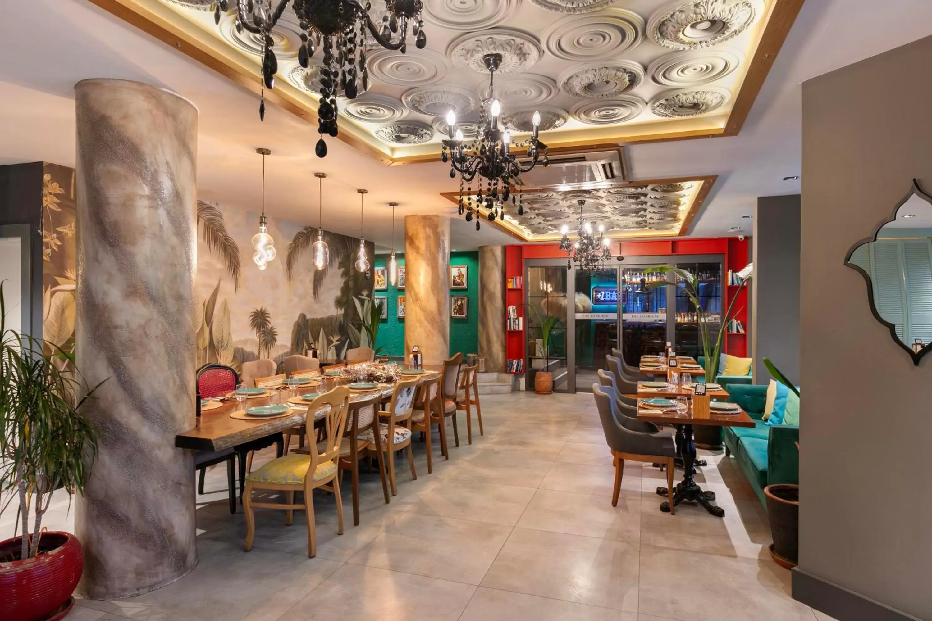 Restaurant/Places to Eat in Azuu Boutique Hotel