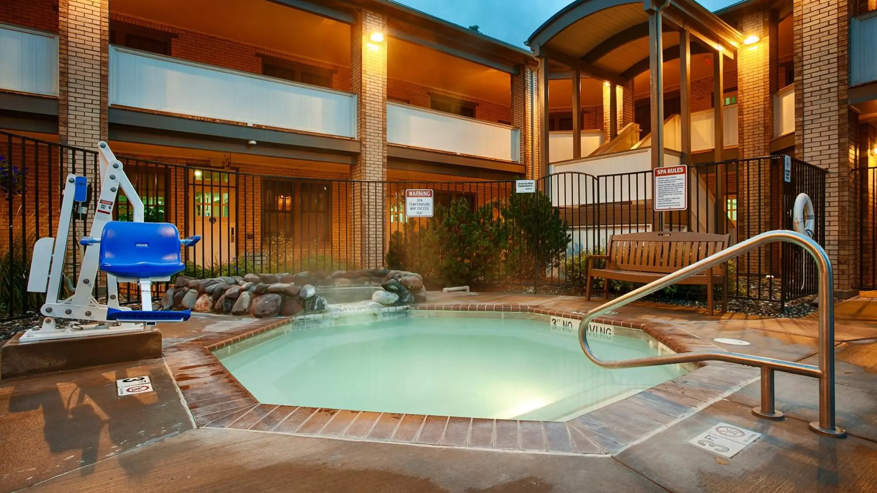Hot Tub, Swimming Pool in Best Western Plus Plaza Hotel