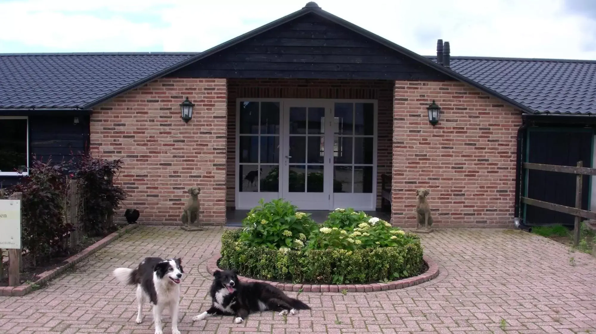 Facade/entrance, Pets in De Turfstaeker