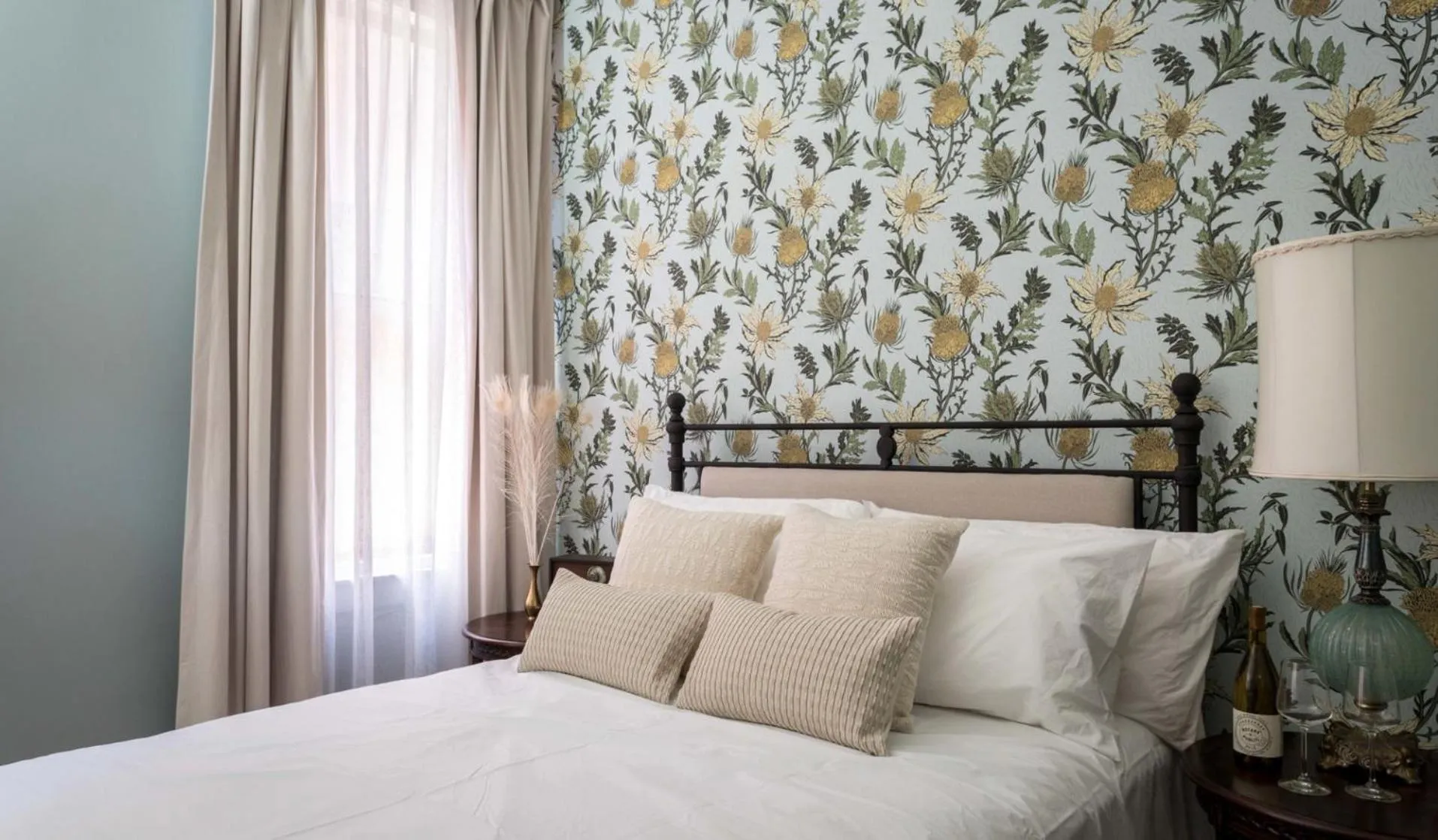 Bed in National Exchange Hotel