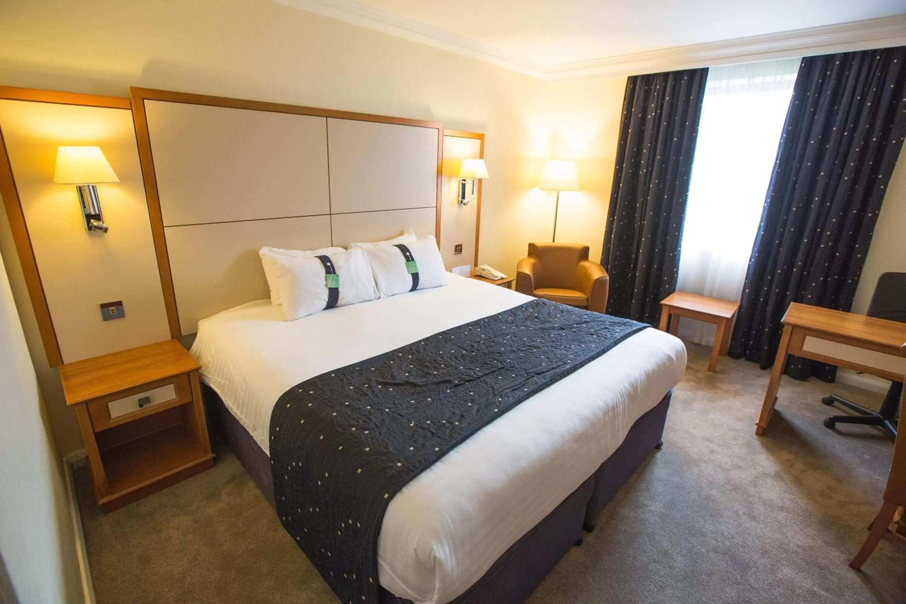 Photo of the whole room, Bed in Holiday Inn Nottingham, an IHG Hotel