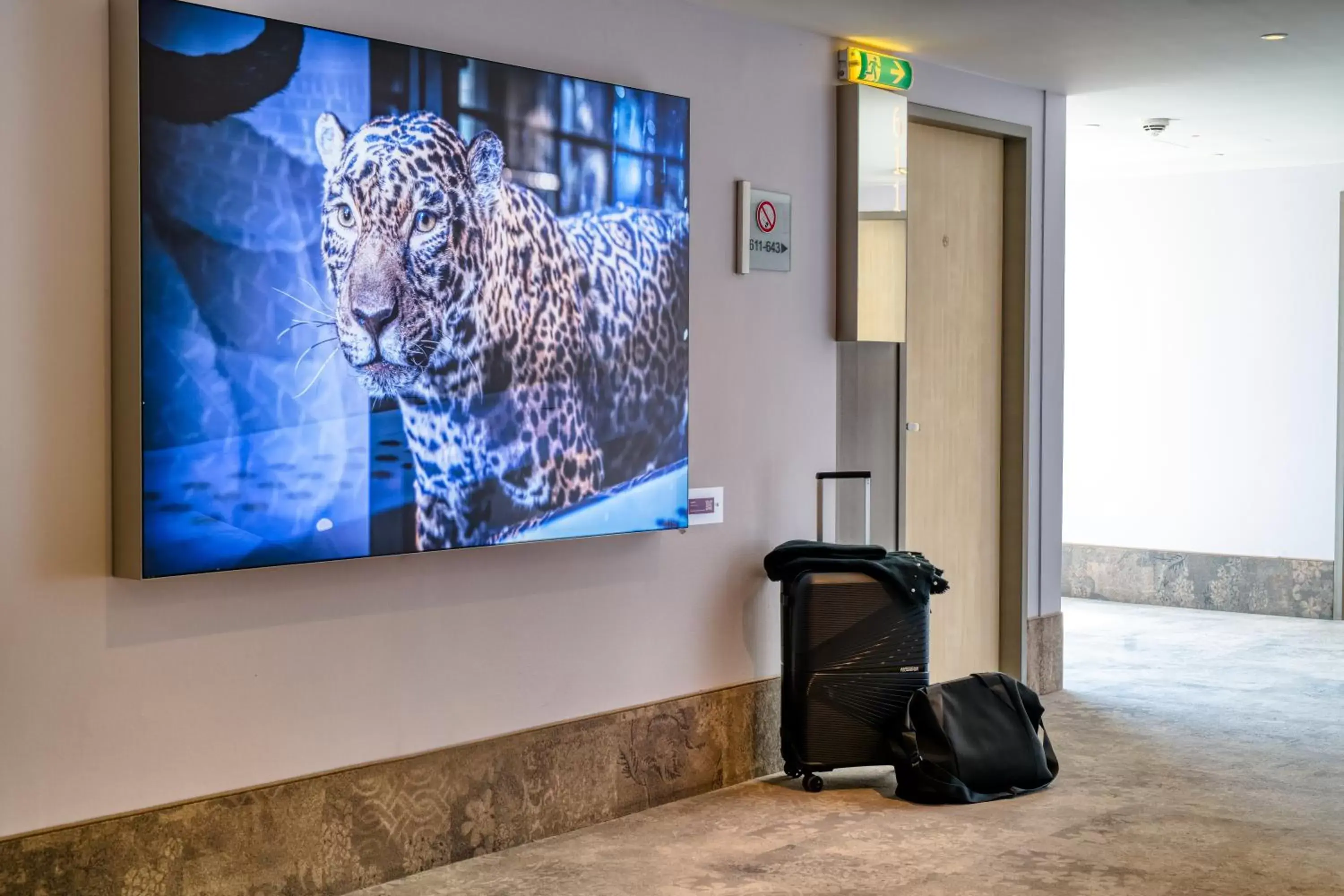 Staff, TV/Entertainment Center in Mercure Hotel Berlin City