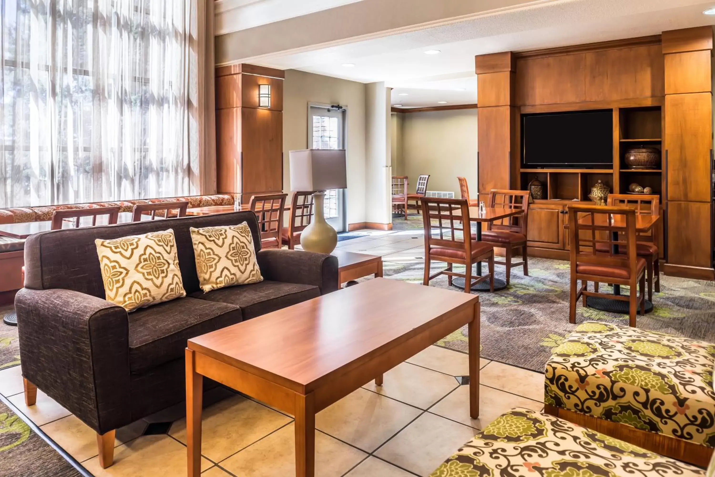 Lobby or reception, Lounge/Bar in Staybridge Suites Las Cruces, an IHG Hotel
