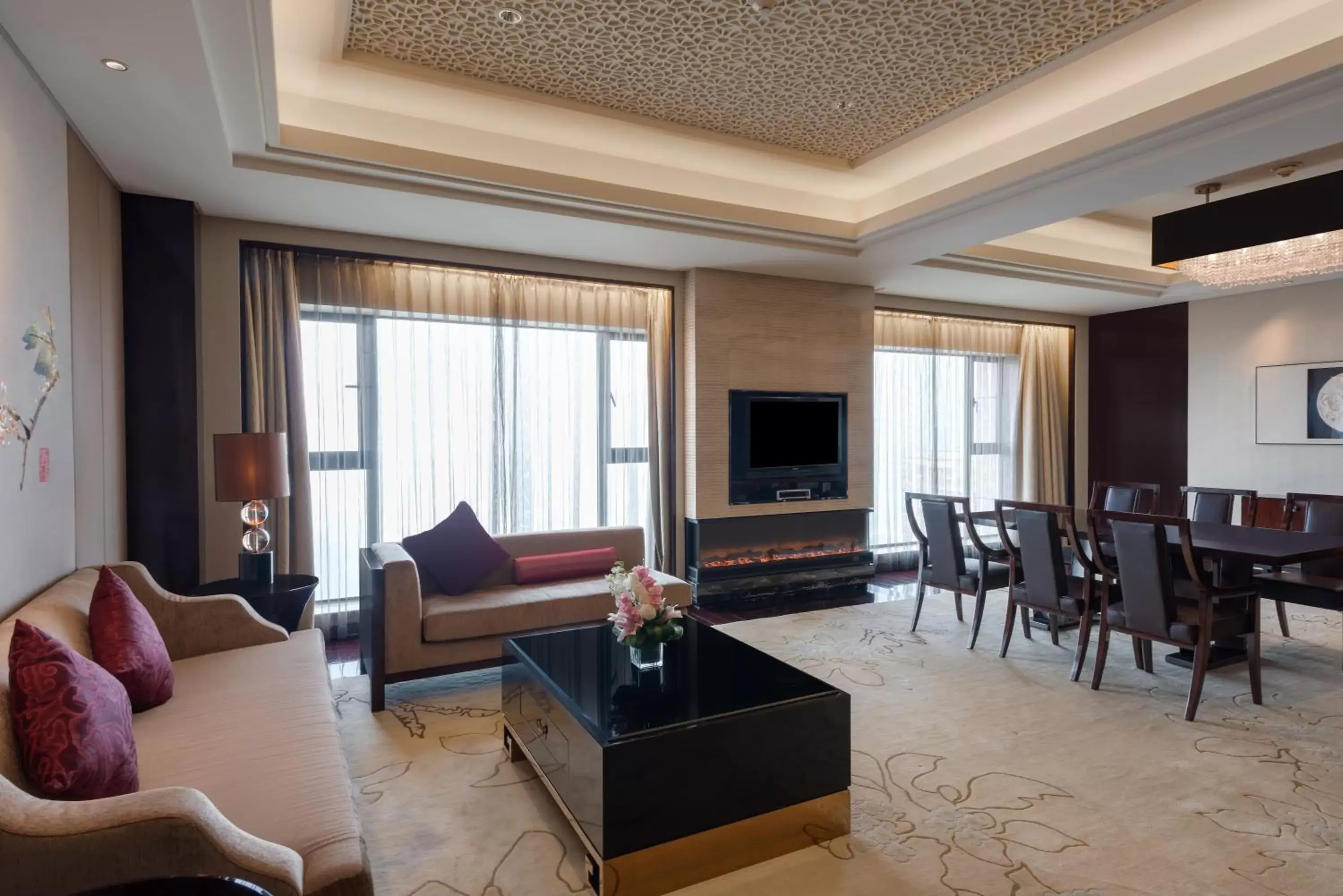 Photo of the whole room, Seating Area in Crowne Plaza Chengdu Panda Garden, an IHG Hotel