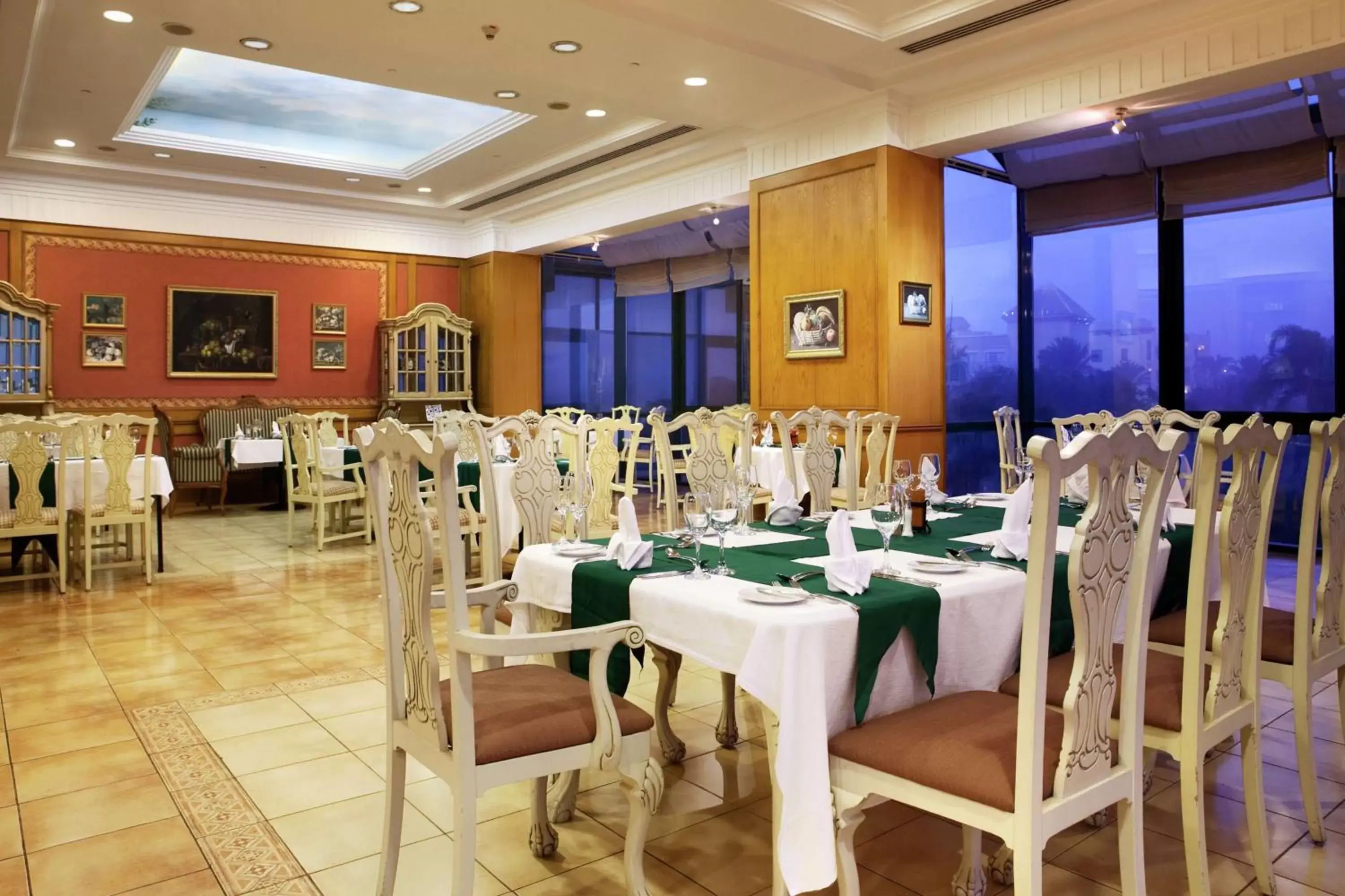 Restaurant/Places to Eat in Hilton Pyramids Golf