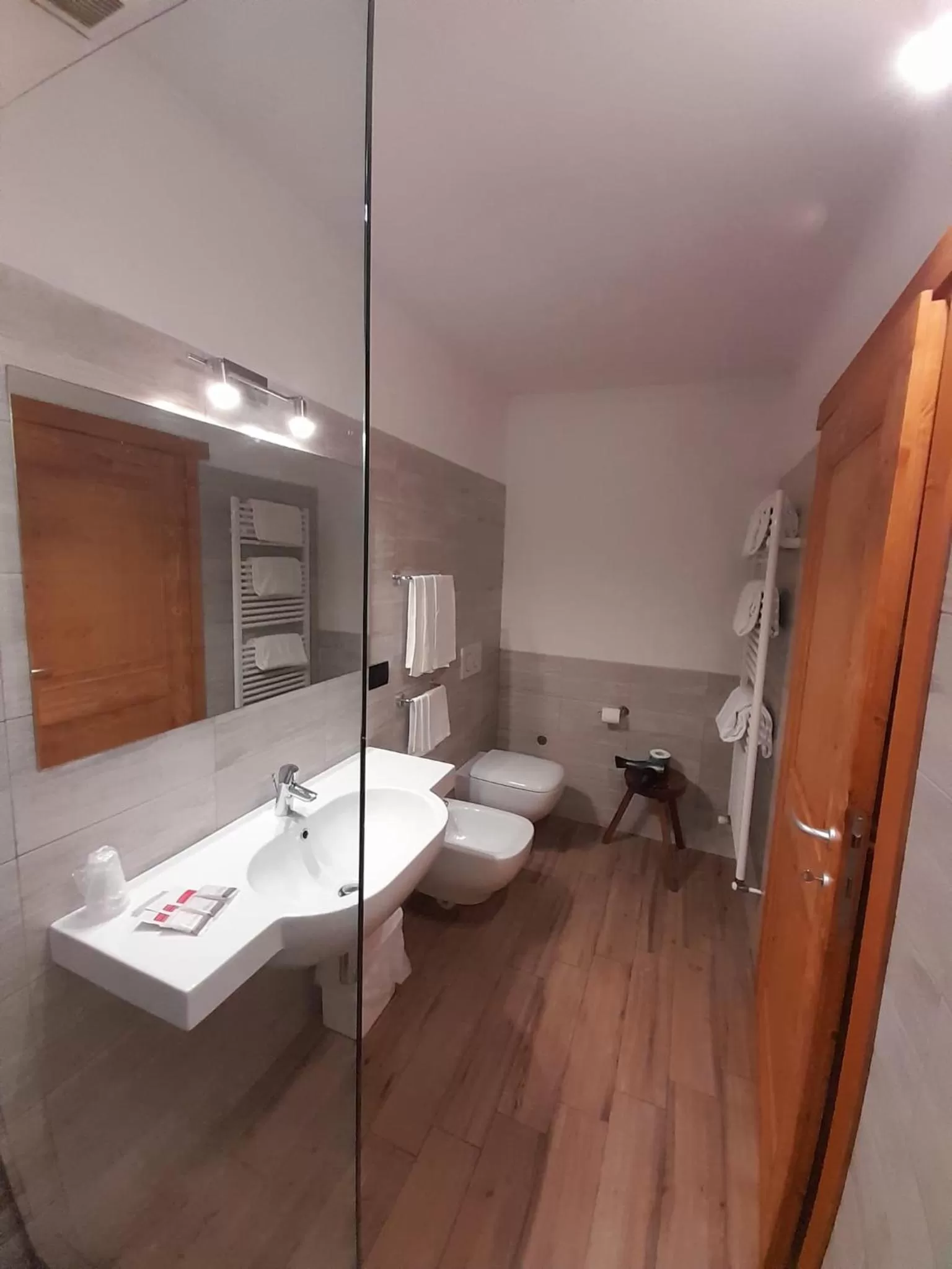 Shower in Hotel Astoria