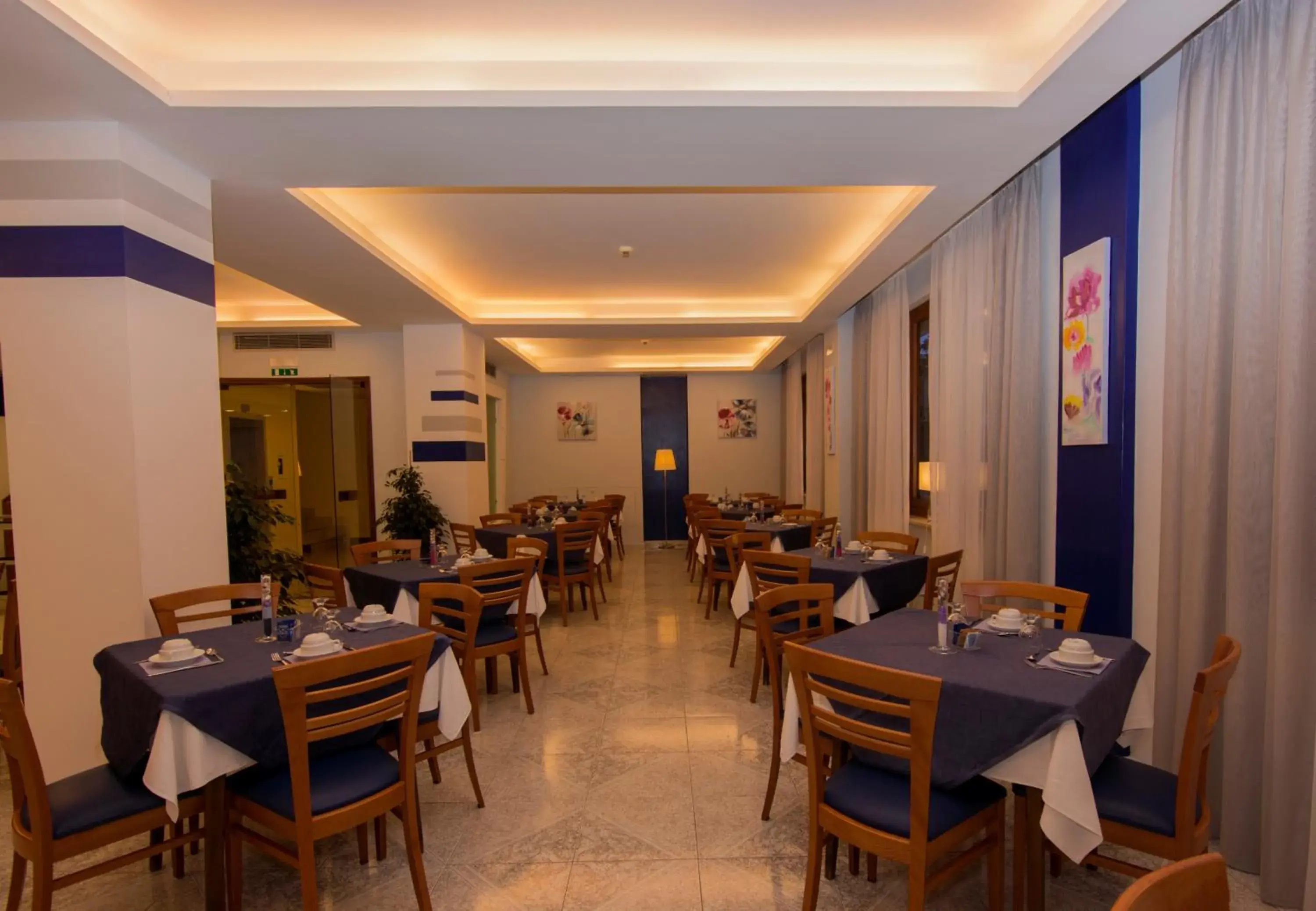 Area and facilities, Restaurant/Places to Eat in Hotel Leone