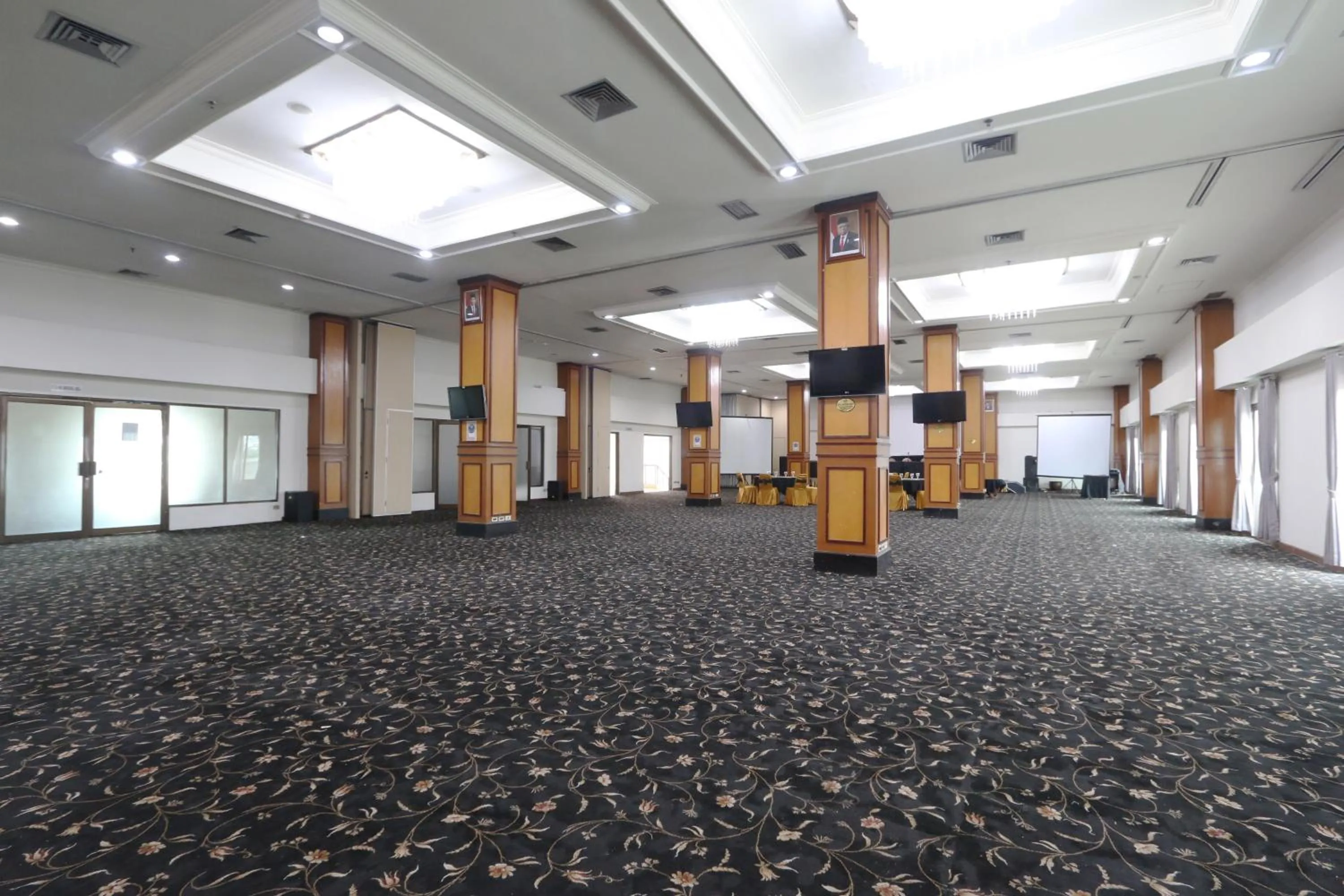 Property building in Hotel Kaisar