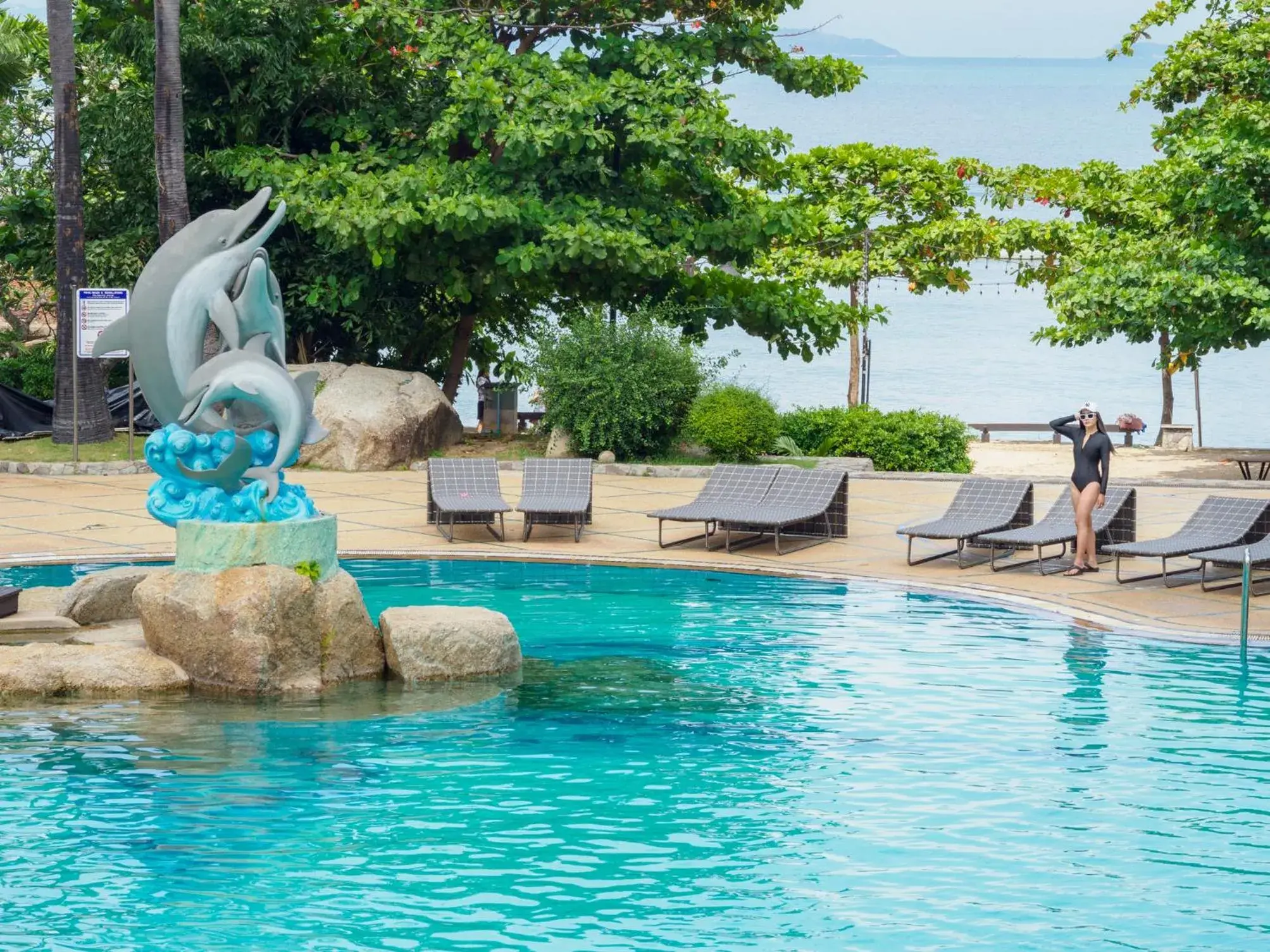 Swimming Pool in Long Beach Garden Hotel & Pavilions