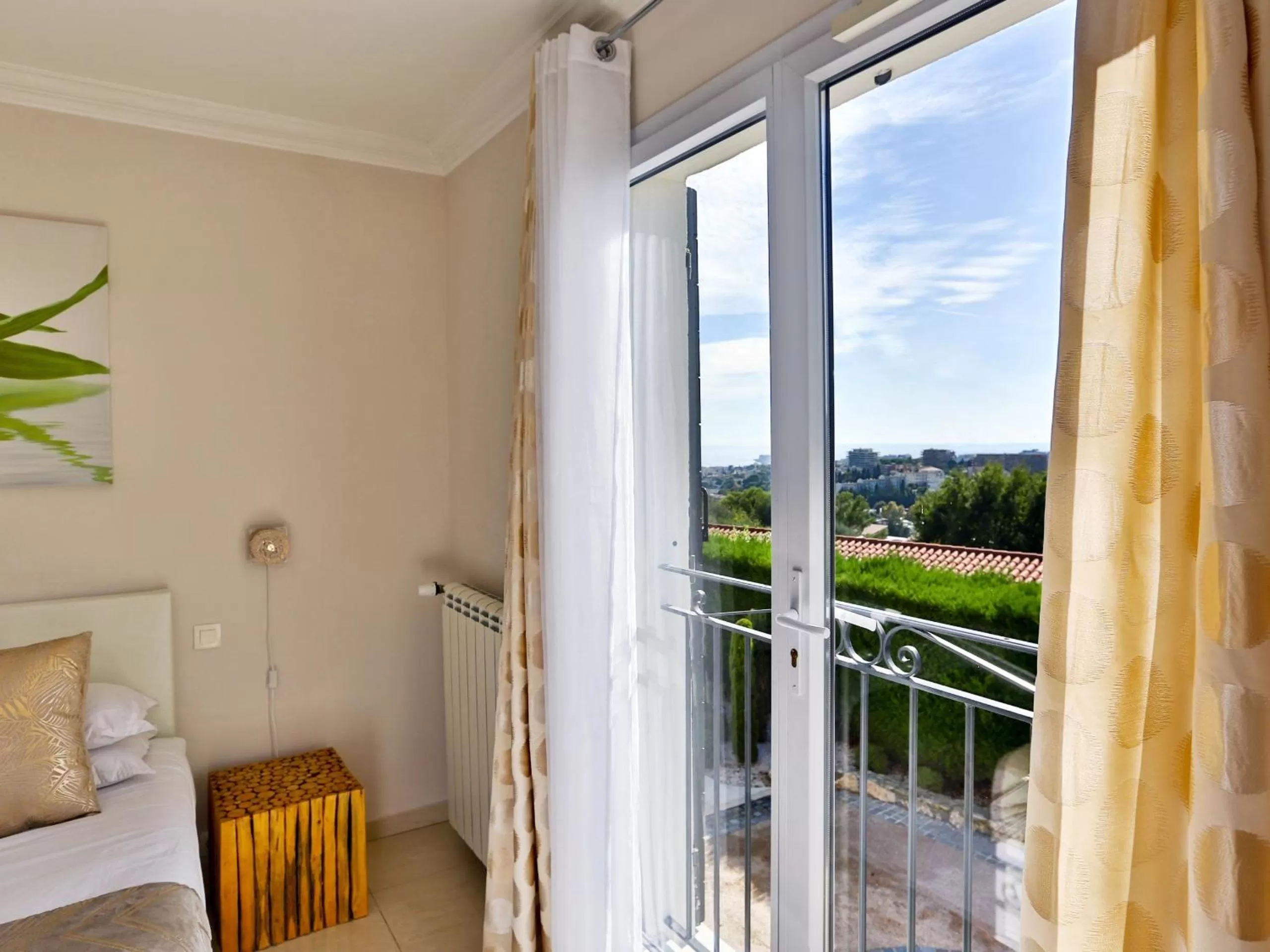 Bedroom in Les chambres d'hôtes de Mougins