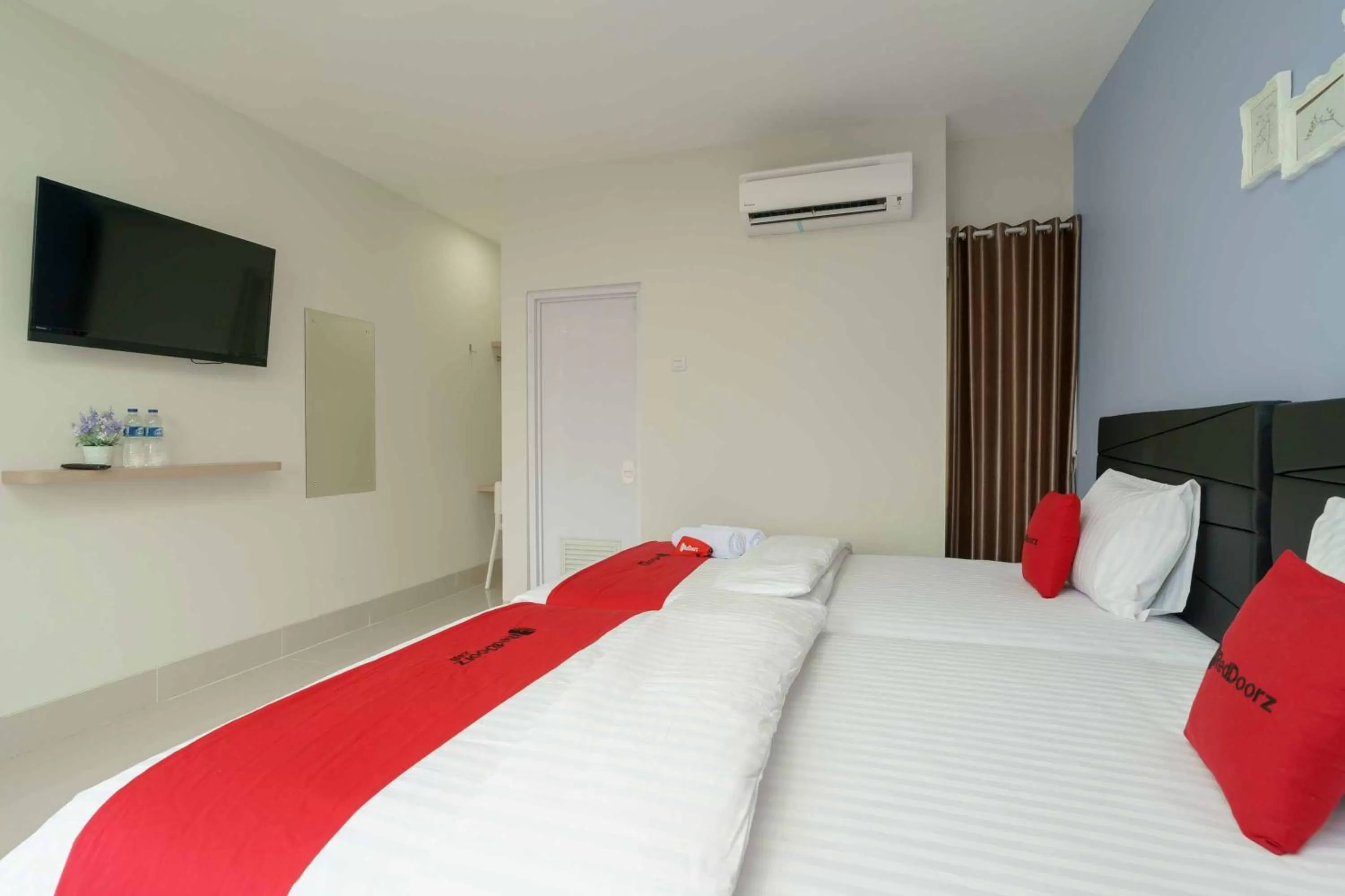 Bed in RedDoorz Plus near Eka Hospital BSD 5