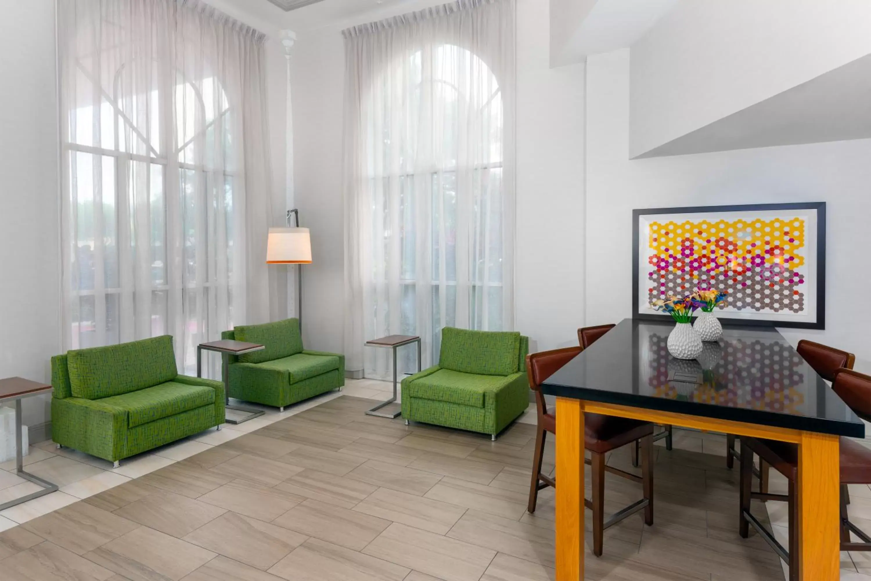 Lobby or reception, Seating Area in Holiday Inn Express Miami Airport Doral Area, an IHG Hotel