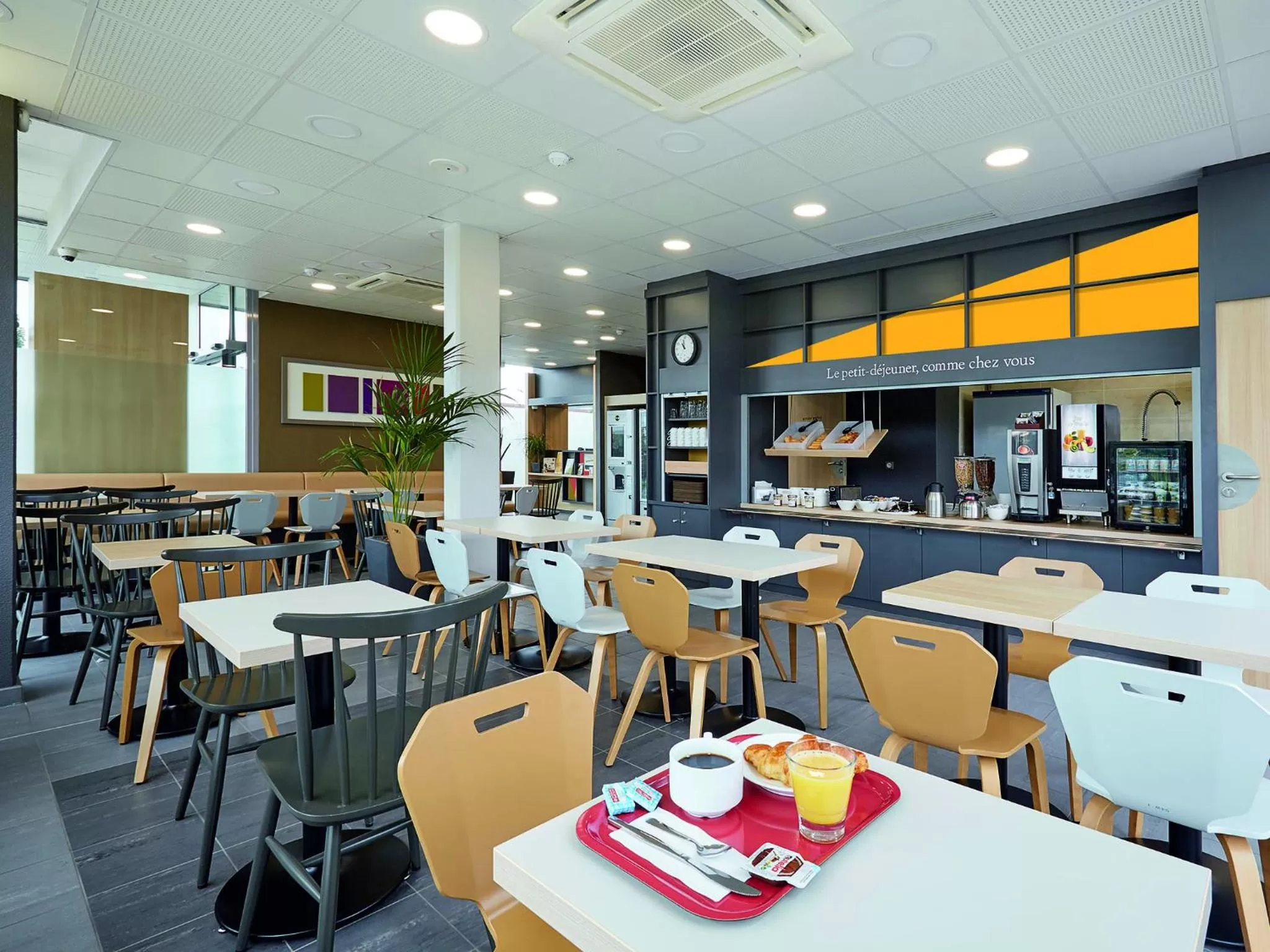 Food and drinks in B&B HOTEL Lens Musée Du Louvre