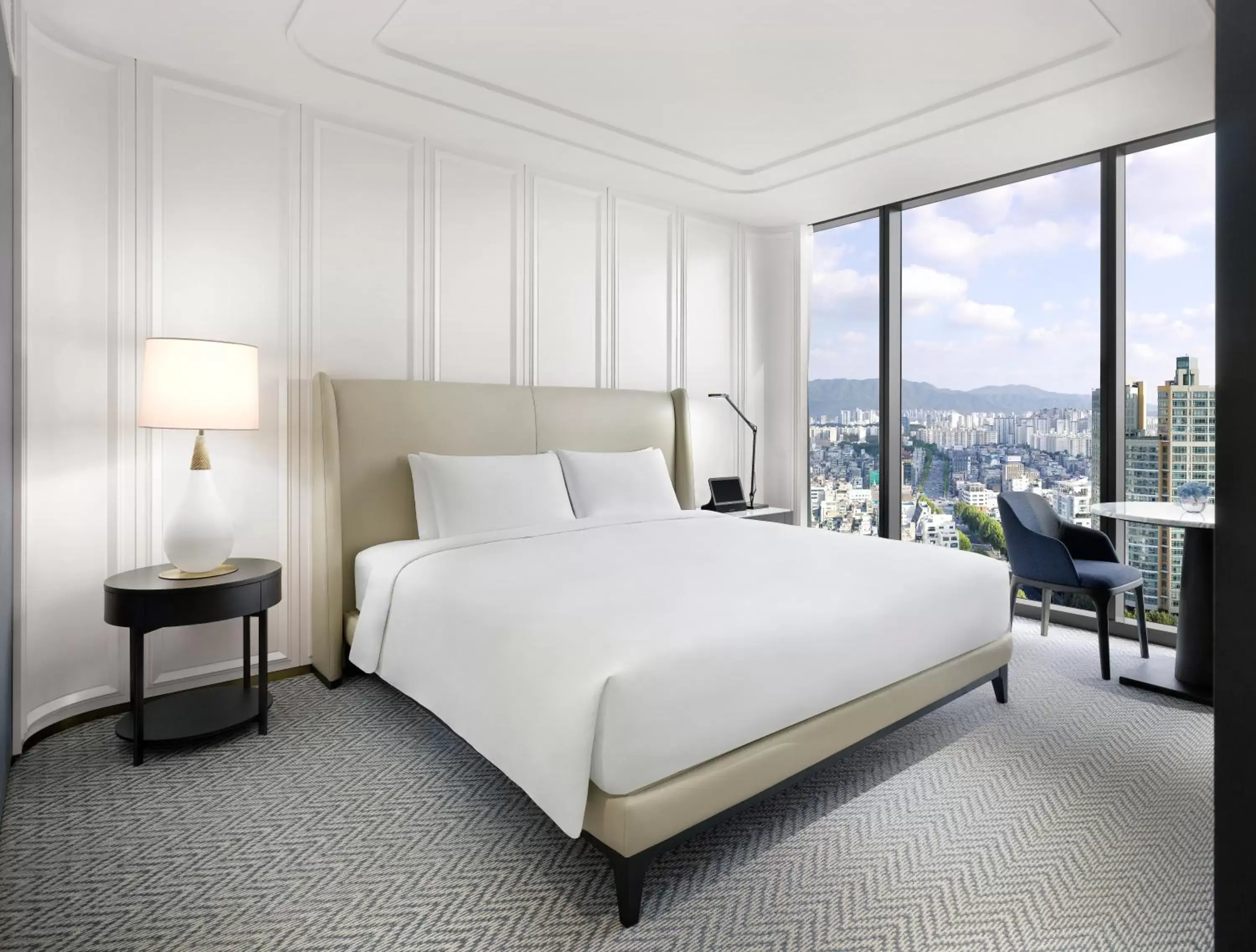 Bedroom in Sofitel Ambassador Seoul Hotel & Serviced Residences