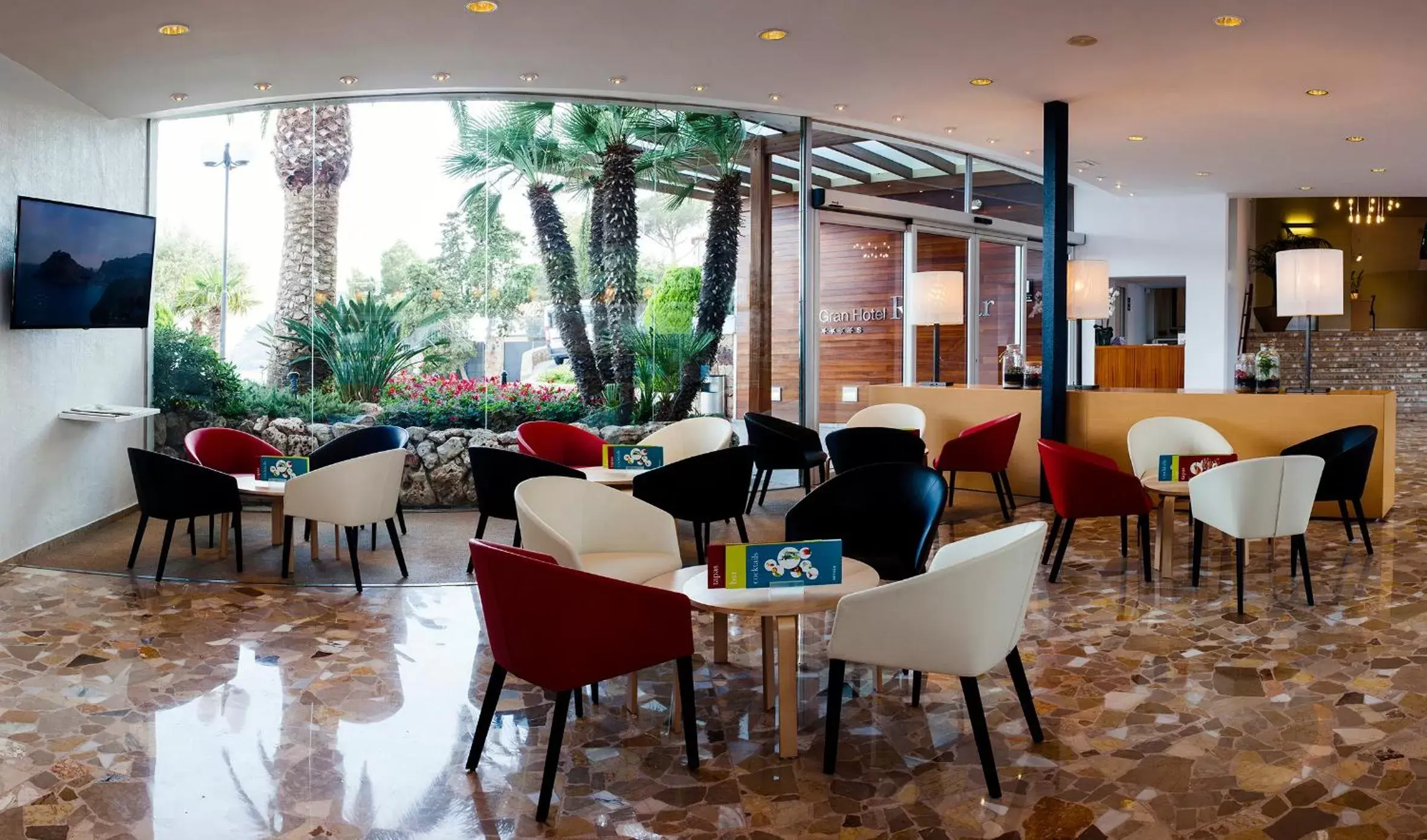 Communal lounge/ TV room, Restaurant/Places to Eat in Gran Hotel Reymar