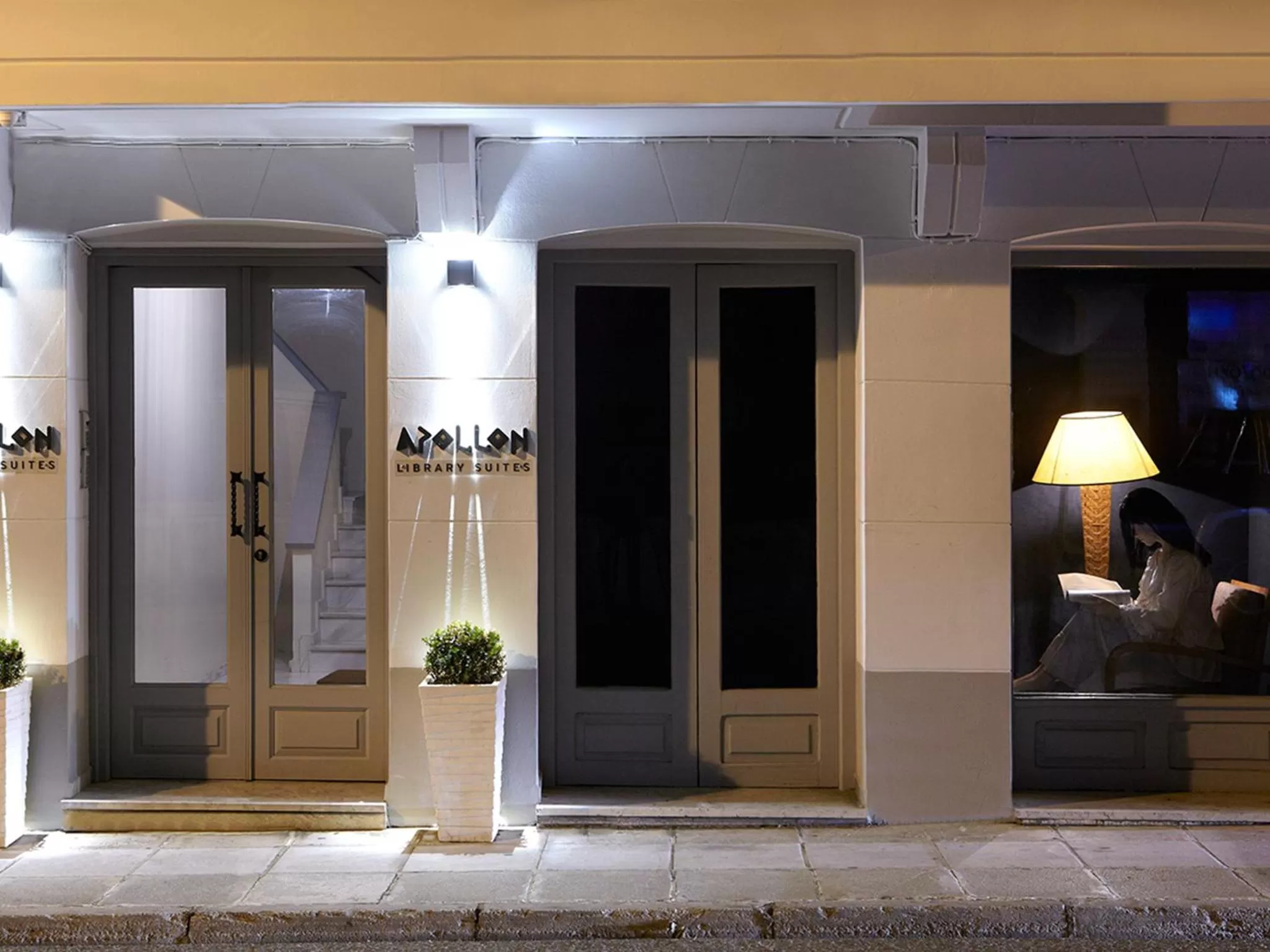 Facade/entrance in Apollon Library Suites