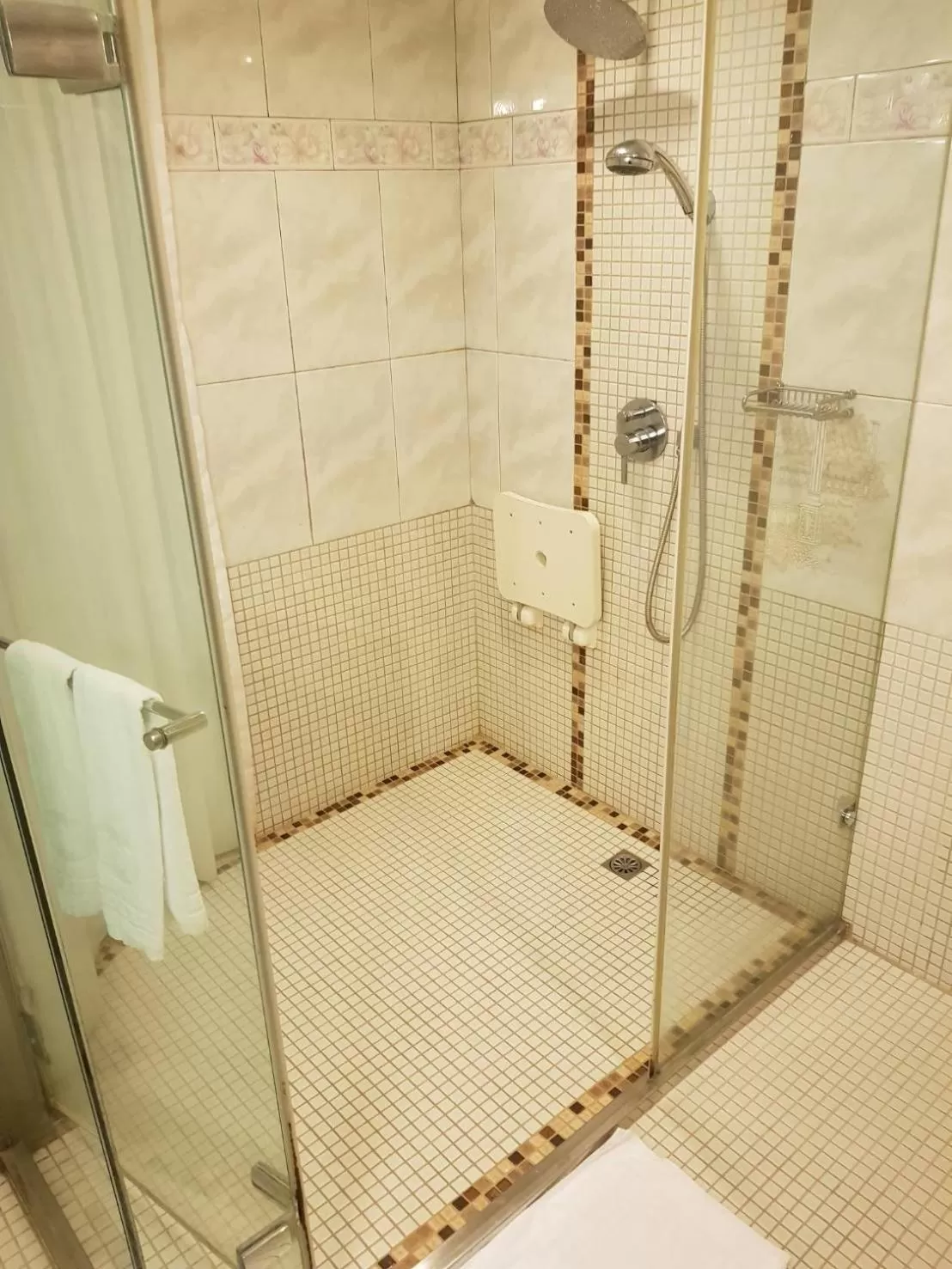 Bathroom in Happiness Hotel