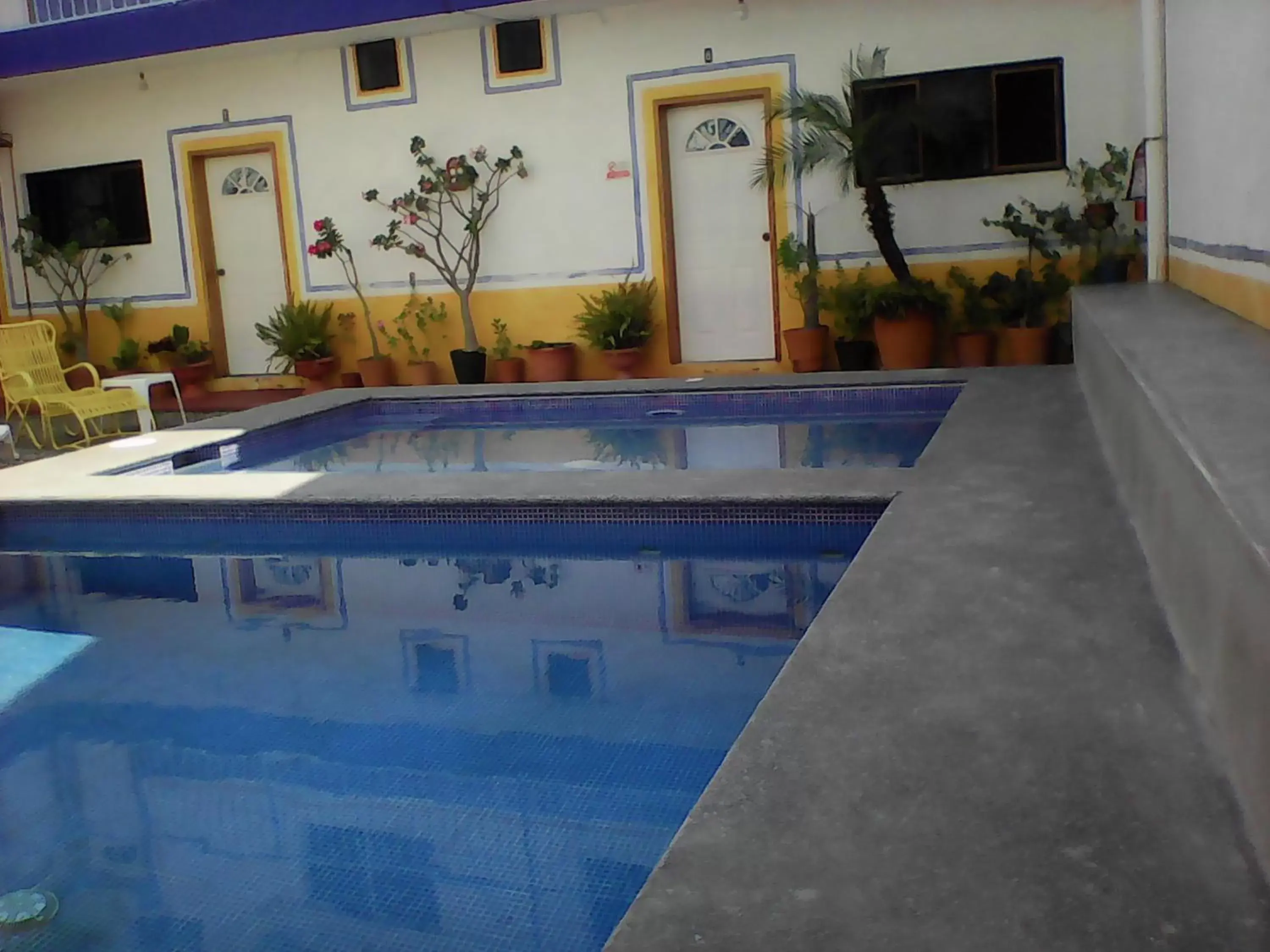 , Swimming Pool in Hotel Sarabi