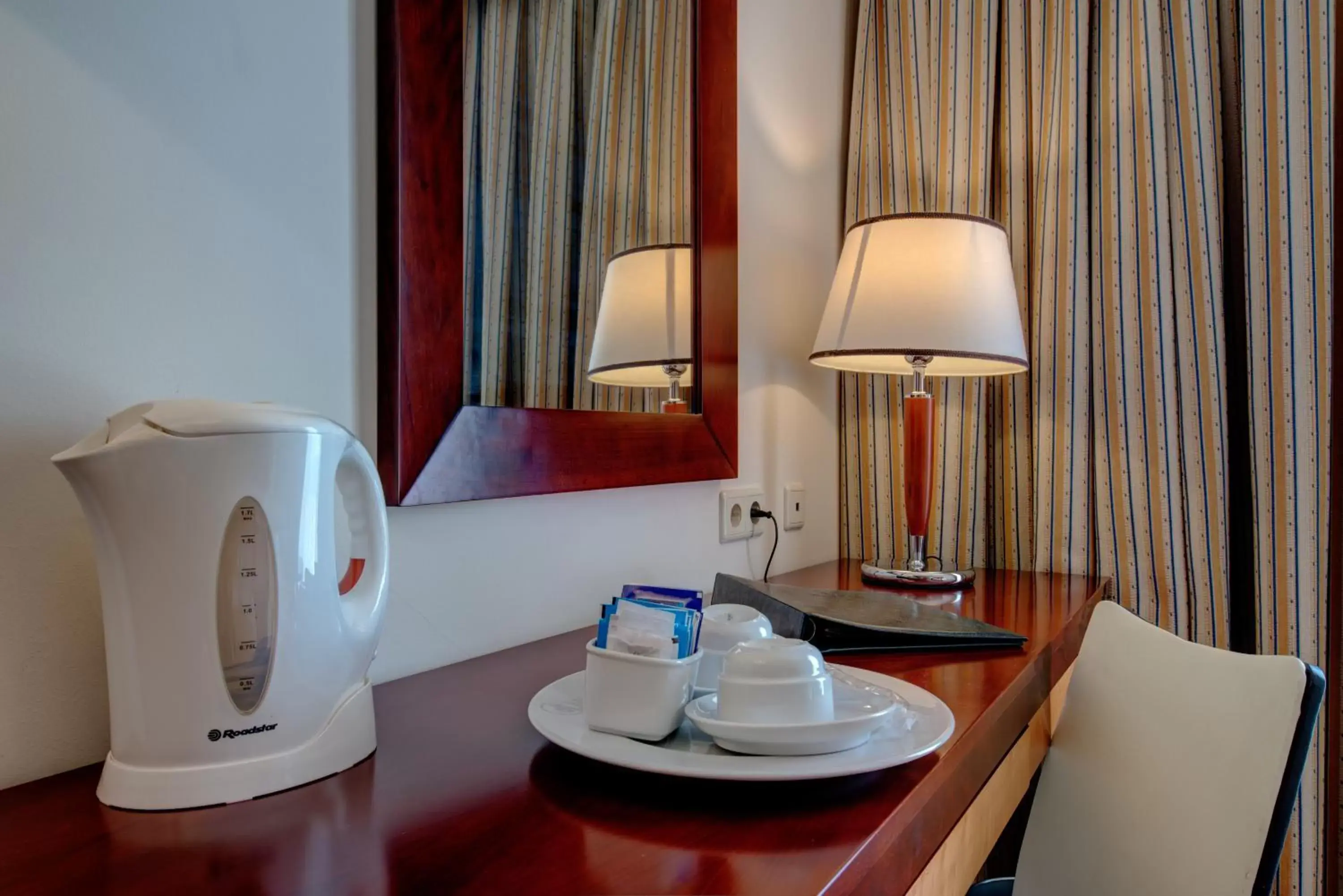 Coffee/tea facilities, Bathroom in VIP Executive Santa Iria Hotel